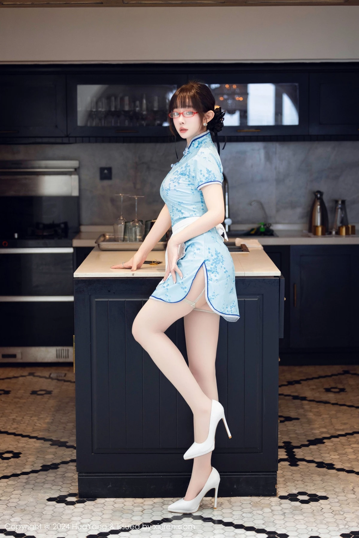 秀人集.com_[HuaYang花漾]Vol.593_女神王雨纯性感淡绿露肩连衣长裙配白丝袜秀曼妙身姿诱惑写真93P