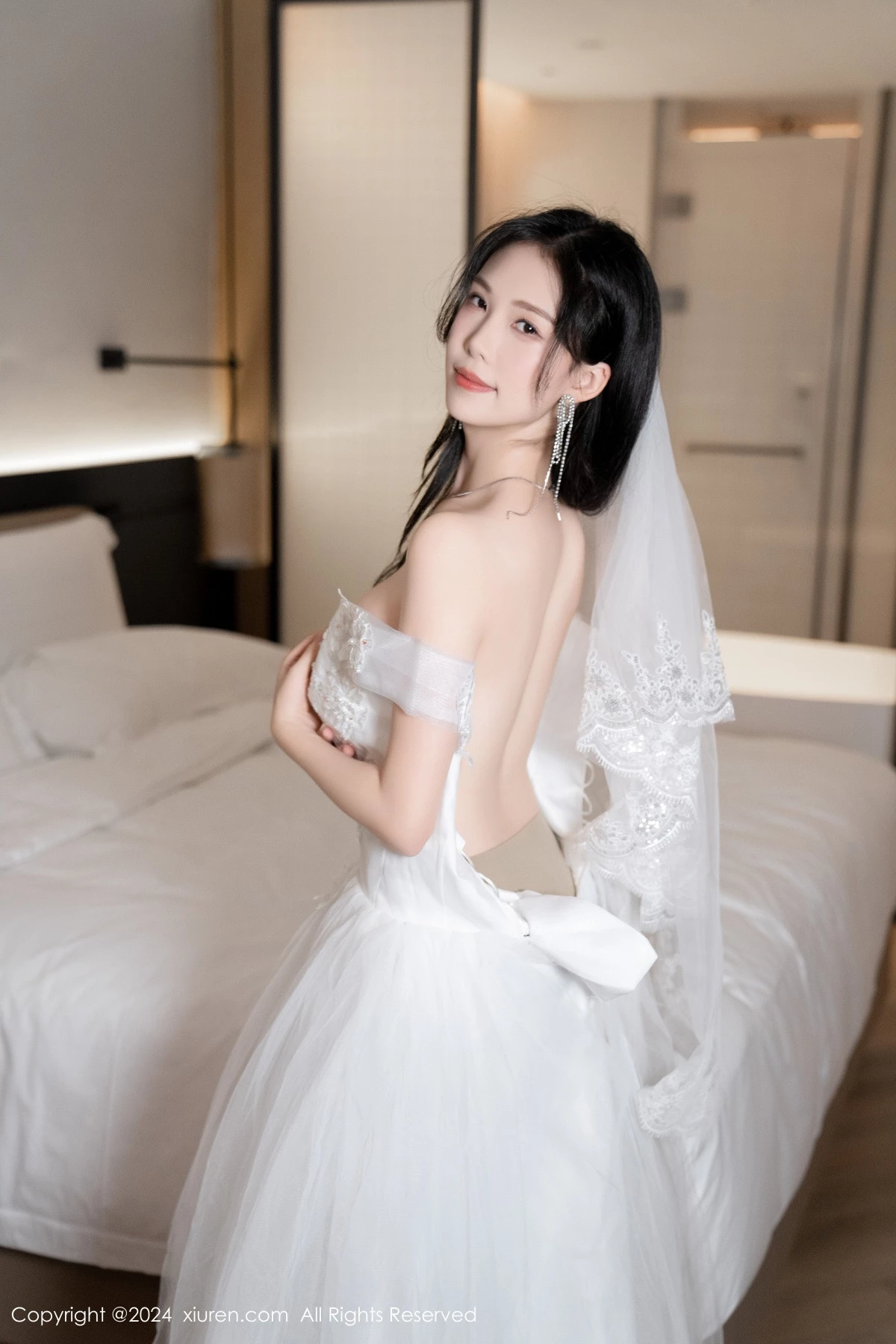 秀人集.com_[XiuRen秀人网]No.8998_模特利世浴室场景性感白色婚纱配超薄肉丝秀完美身材诱惑写真100P