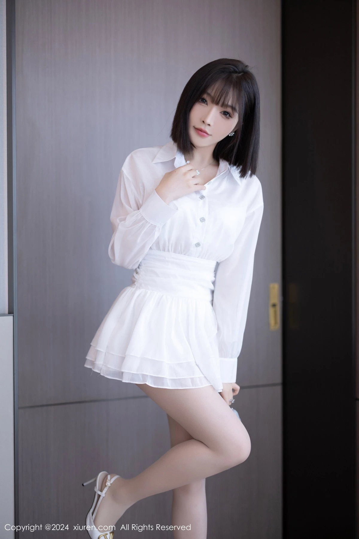 秀人集.com_[XiuRen秀人网]No.9020_女神徐莉芝Booty性感白色连衣短裙配开档白丝秀完美身材诱惑写真94P