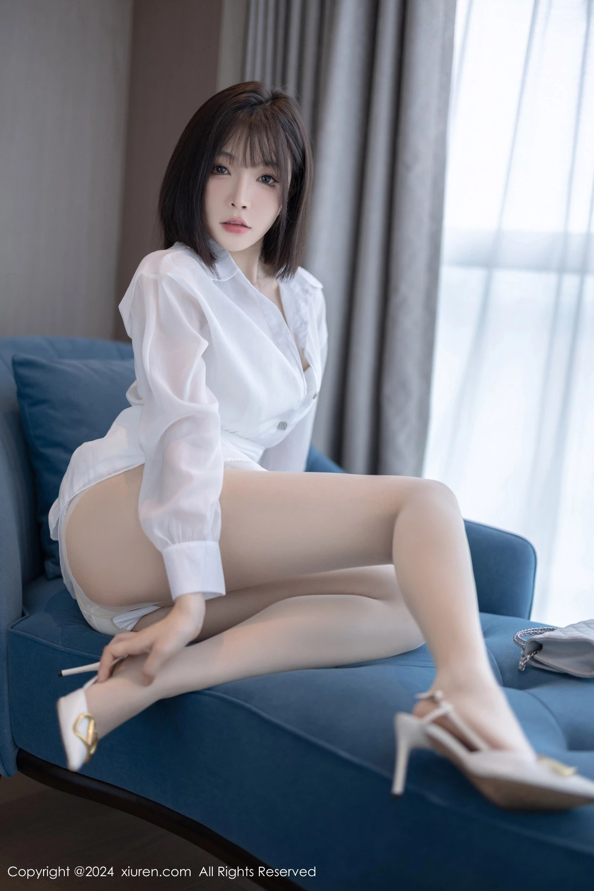 秀人集.com_[XiuRen秀人网]No.9020_女神徐莉芝Booty性感白色连衣短裙配开档白丝秀完美身材诱惑写真94P