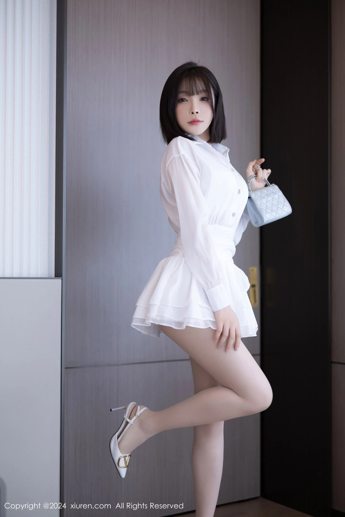 秀人集.com_[XiuRen秀人网]No.9020_女神徐莉芝Booty性感白色连衣短裙配开档白丝秀完美身材诱惑写真94P