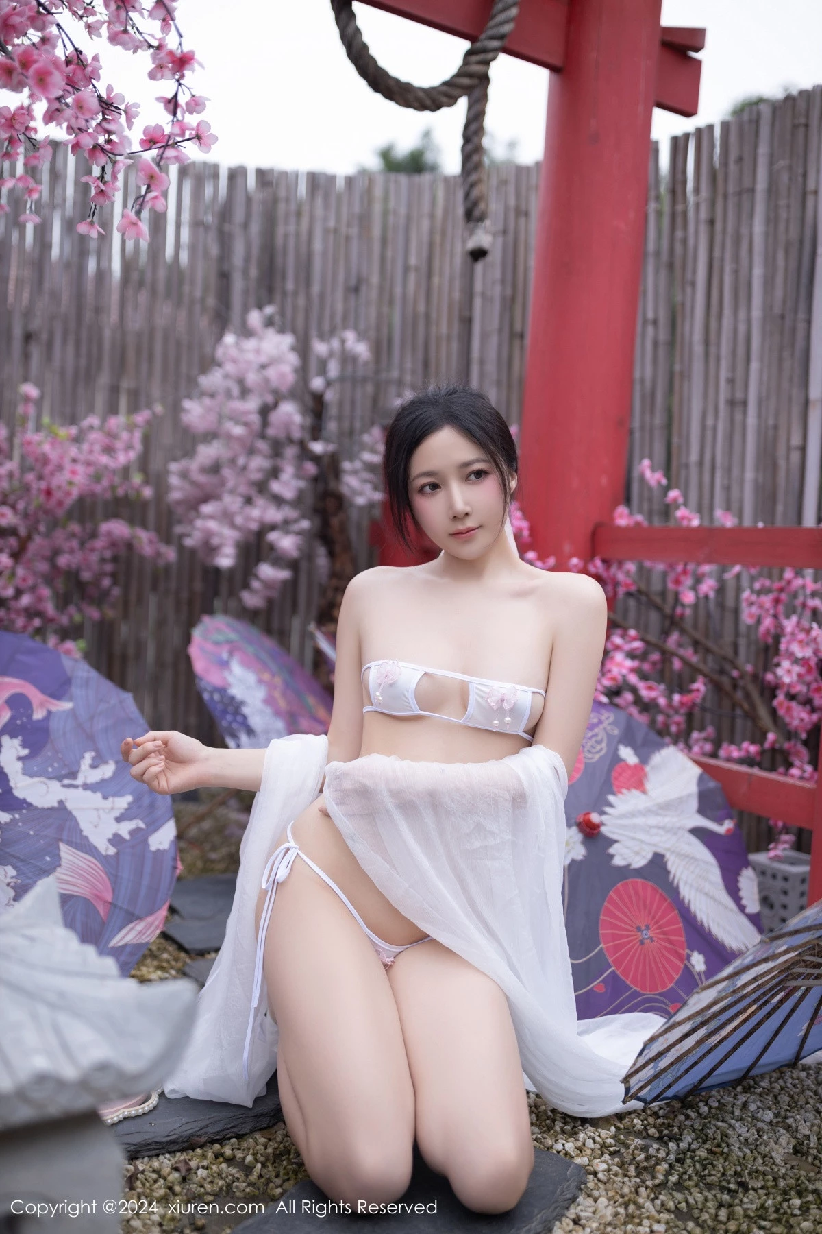 秀人集.com_[XiuRen秀人网]No.8927_模特鱼子酱Fish性感白色轻透连衣裙露白色情趣内衣迷人诱惑写真80P