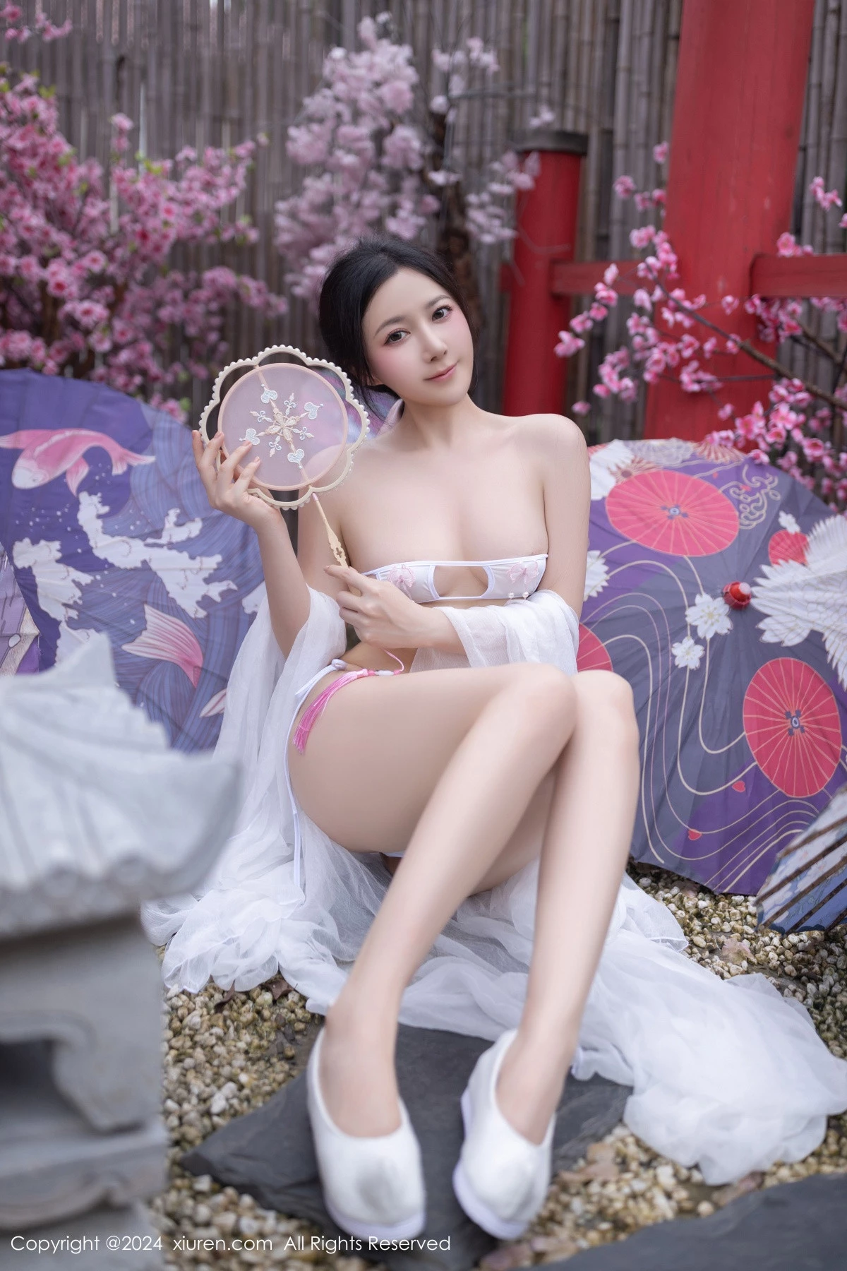 秀人集.com_[XiuRen秀人网]No.8927_模特鱼子酱Fish性感白色轻透连衣裙露白色情趣内衣迷人诱惑写真80P