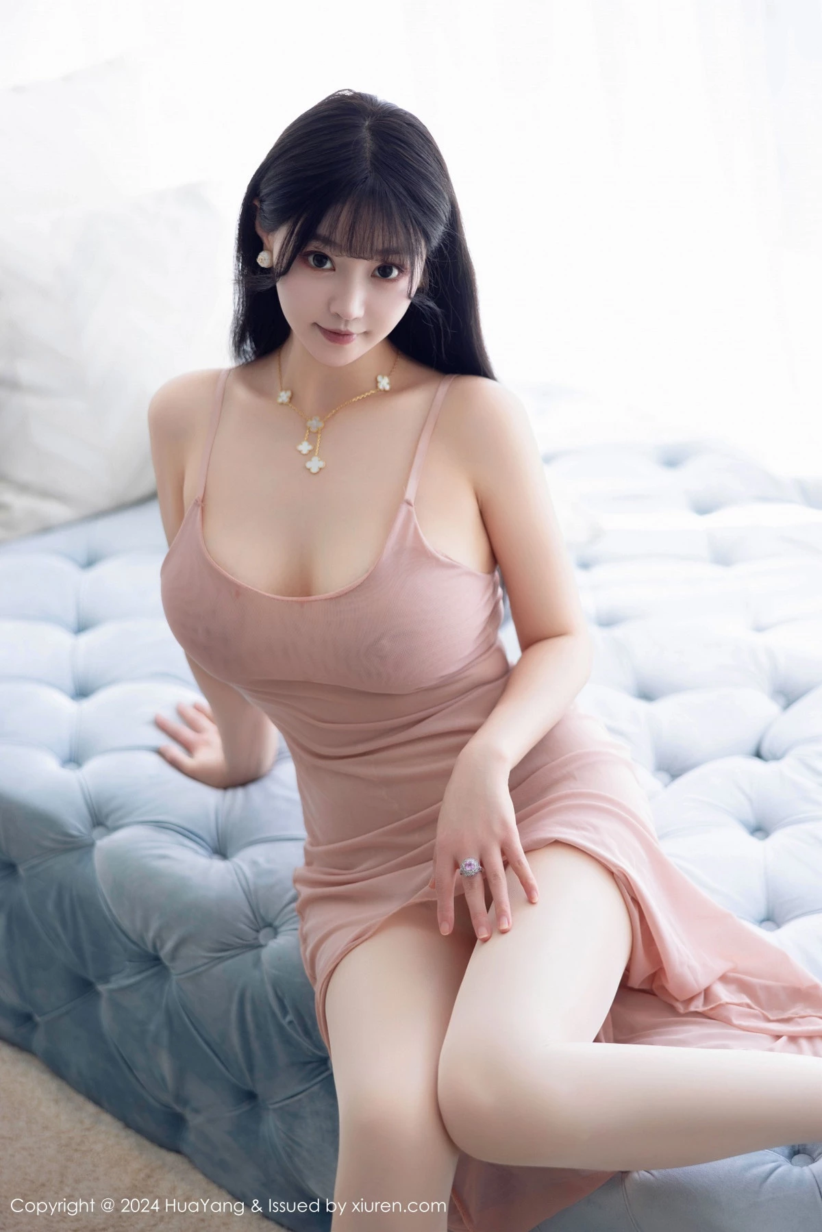 秀人集.com_[HuaYang花漾]Vol.595_女神朱可儿Flora性感粉色吊带配超薄无内肉丝秀雪峰美臀诱惑写真80P