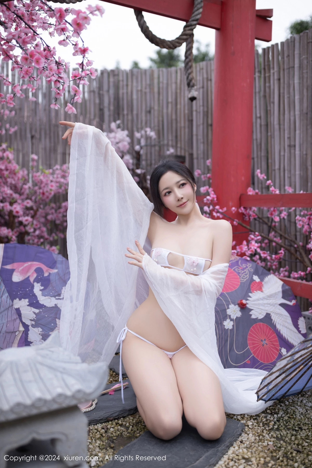 秀人集.com_[XiuRen秀人网]No.8927_模特鱼子酱Fish性感白色轻透连衣裙露白色情趣内衣迷人诱惑写真80P