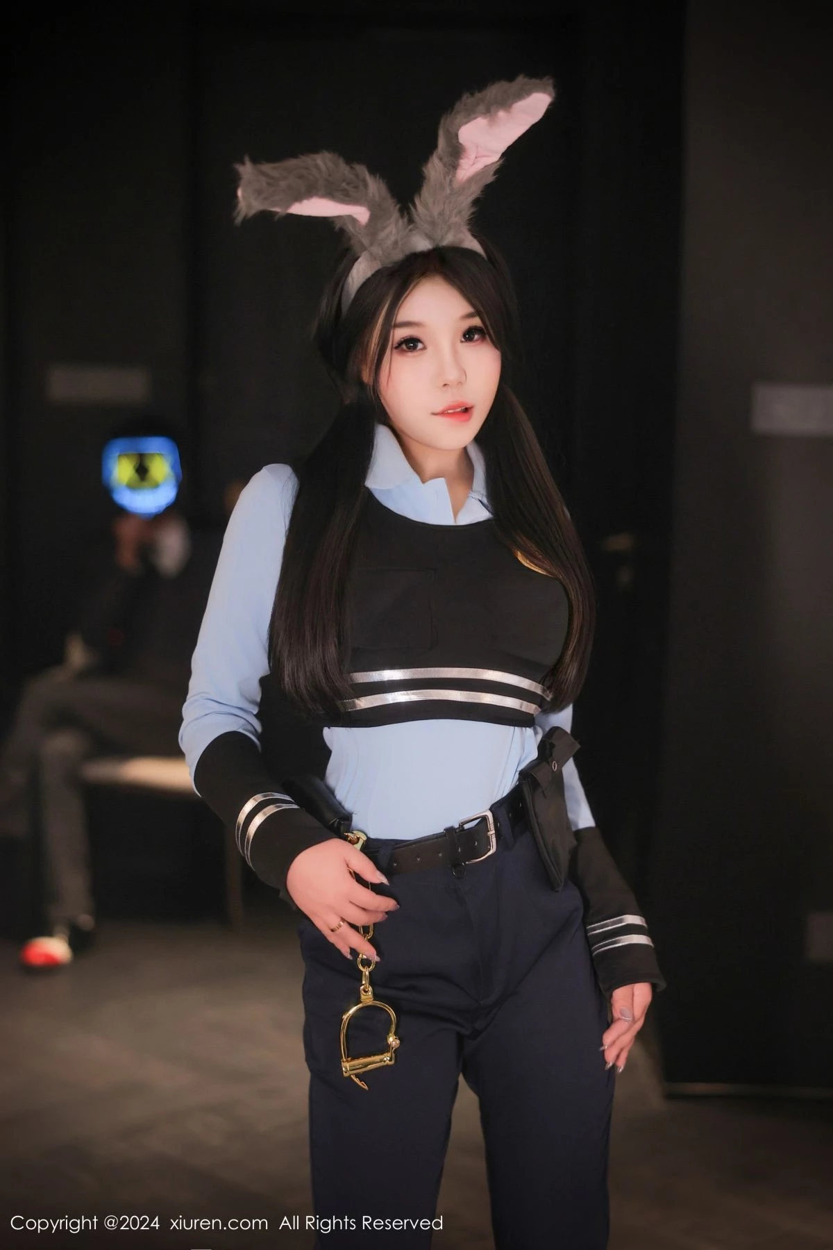 秀人集.com_[XiuRen秀人网]No.9071_模特麦田性感兔子造型黑色制服配超薄黑丝秀曼妙身姿诱惑写真87P