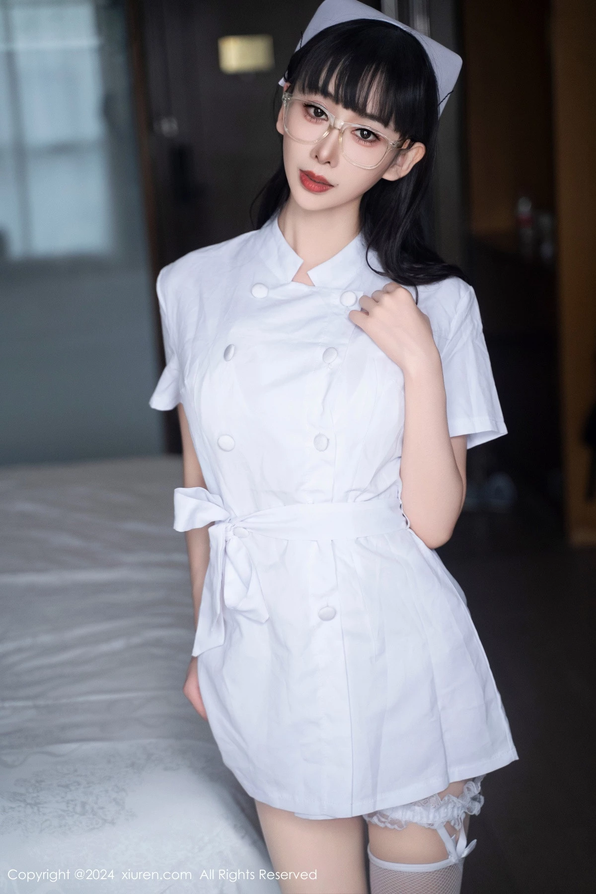 秀人集.com_[XiuRen秀人网]No.9077_模特宝宝甜性感白色护士制服露情趣内衣配白丝袜秀美腿诱惑写真84P