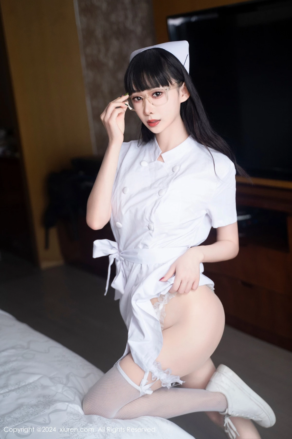 秀人集.com_[XiuRen秀人网]No.9077_模特宝宝甜性感白色护士制服露情趣内衣配白丝袜秀美腿诱惑写真84P