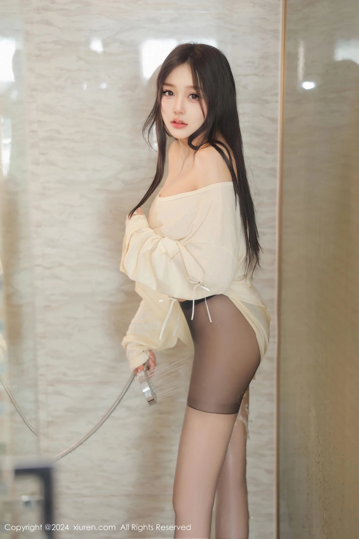 秀人集.com_[XiuRen秀人网]No.9089_模特柚柚小奶瓶性感浅色服饰配超薄黑丝秀凹凸身材撩人诱惑写真81P