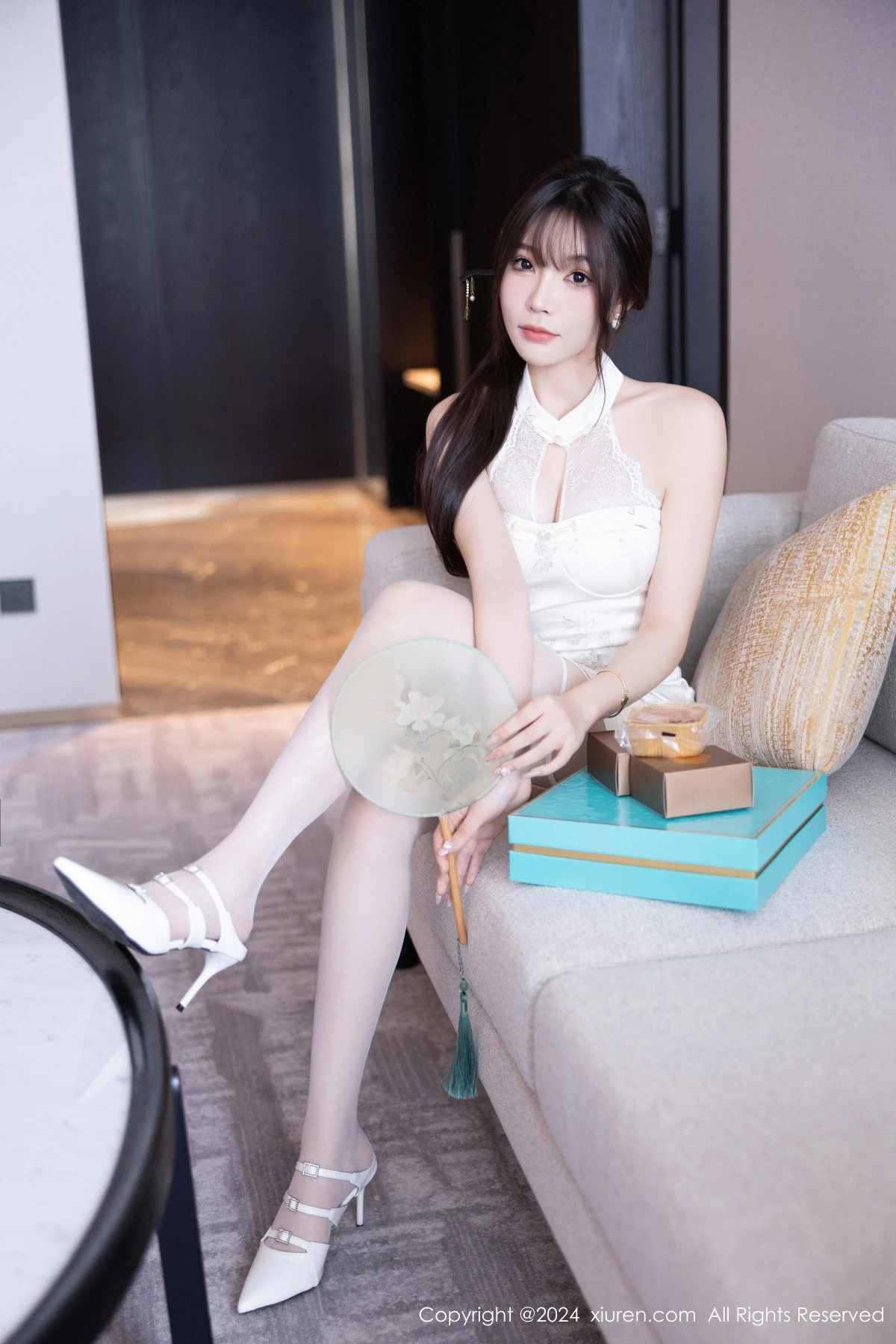 秀人集.com_[XiuRen秀人网]No.9101_女神徐莉芝Booty白色连衣裙露白色蕾丝内衣配白丝吊袜诱惑写真90P