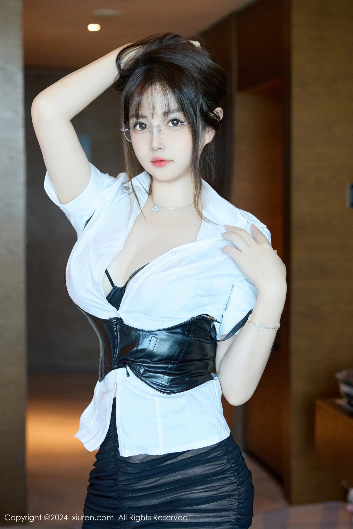 秀人集.com_[XiuRen秀人网]No.9104_模特养乐多Doll性感白T配黑皮短裙露黑色情趣内衣秀完美身材写真51P