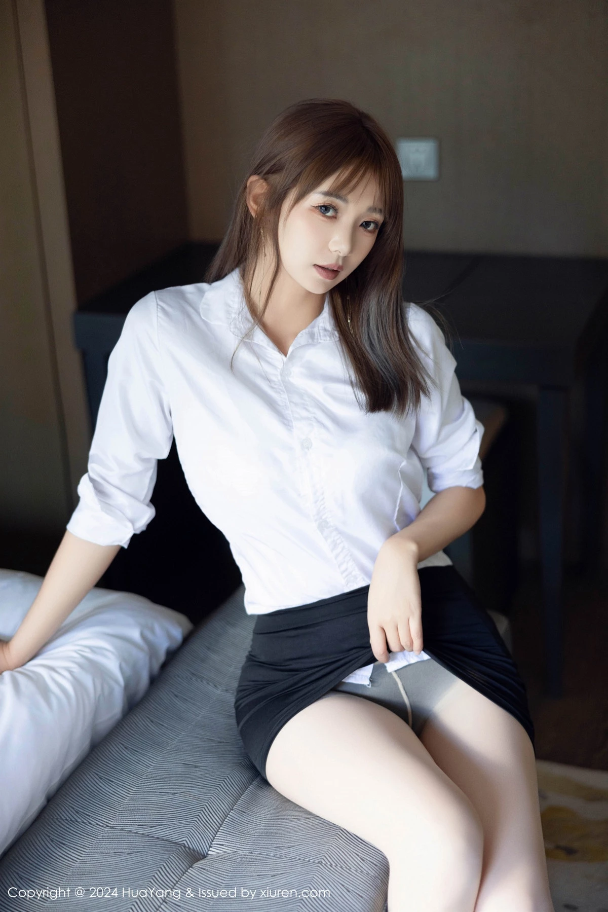 秀人集.com_[HuaYang花漾]Vol.604_模特宋-KiKi性感白T配黑色短裙露白色丝袜秀完美身材迷人写真75P