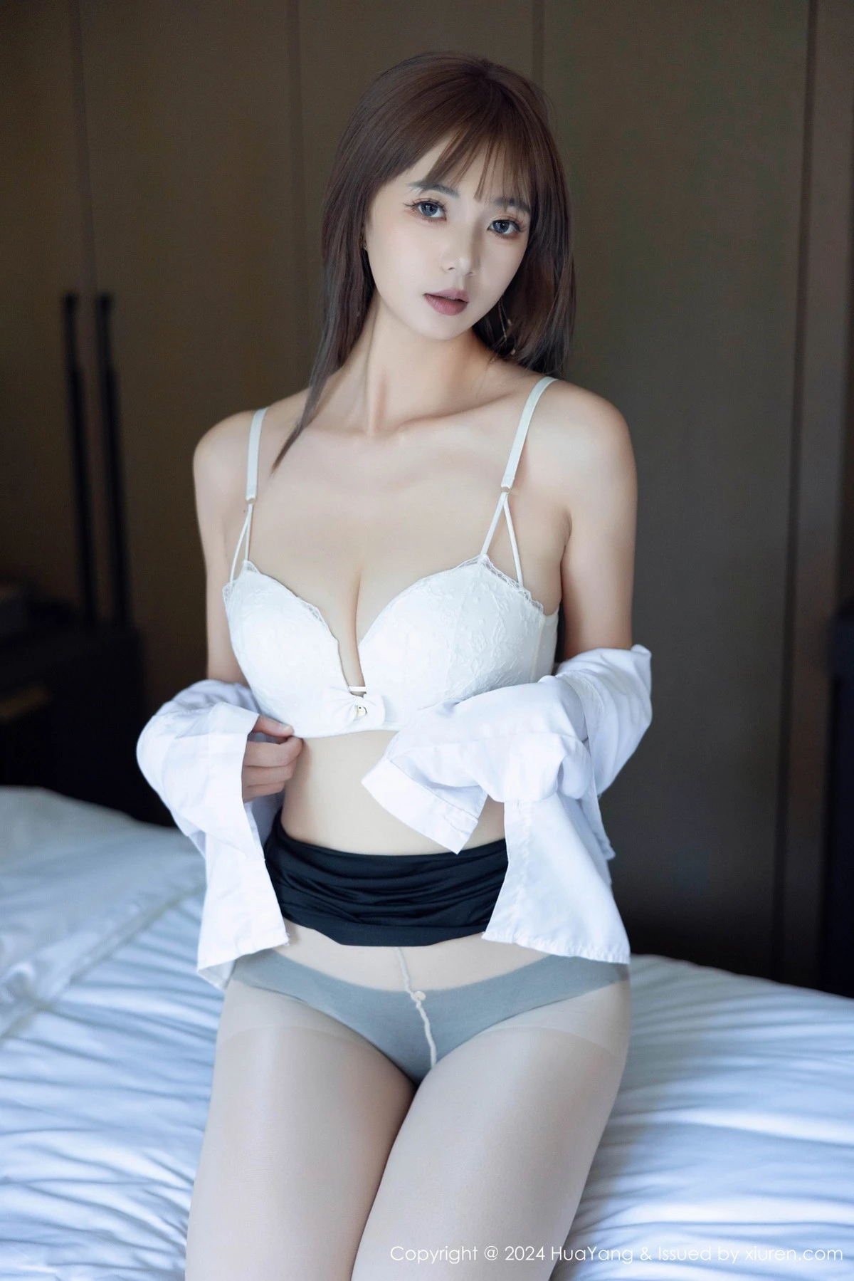 秀人集.com_[HuaYang花漾]Vol.604_模特宋-KiKi性感白T配黑色短裙露白色丝袜秀完美身材迷人写真75P