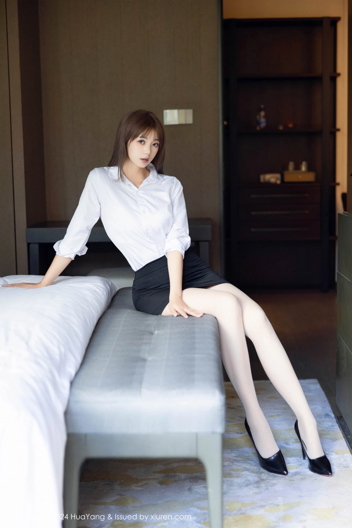 秀人集.com_[HuaYang花漾]Vol.604_模特宋-KiKi性感白T配黑色短裙露白色丝袜秀完美身材迷人写真75P