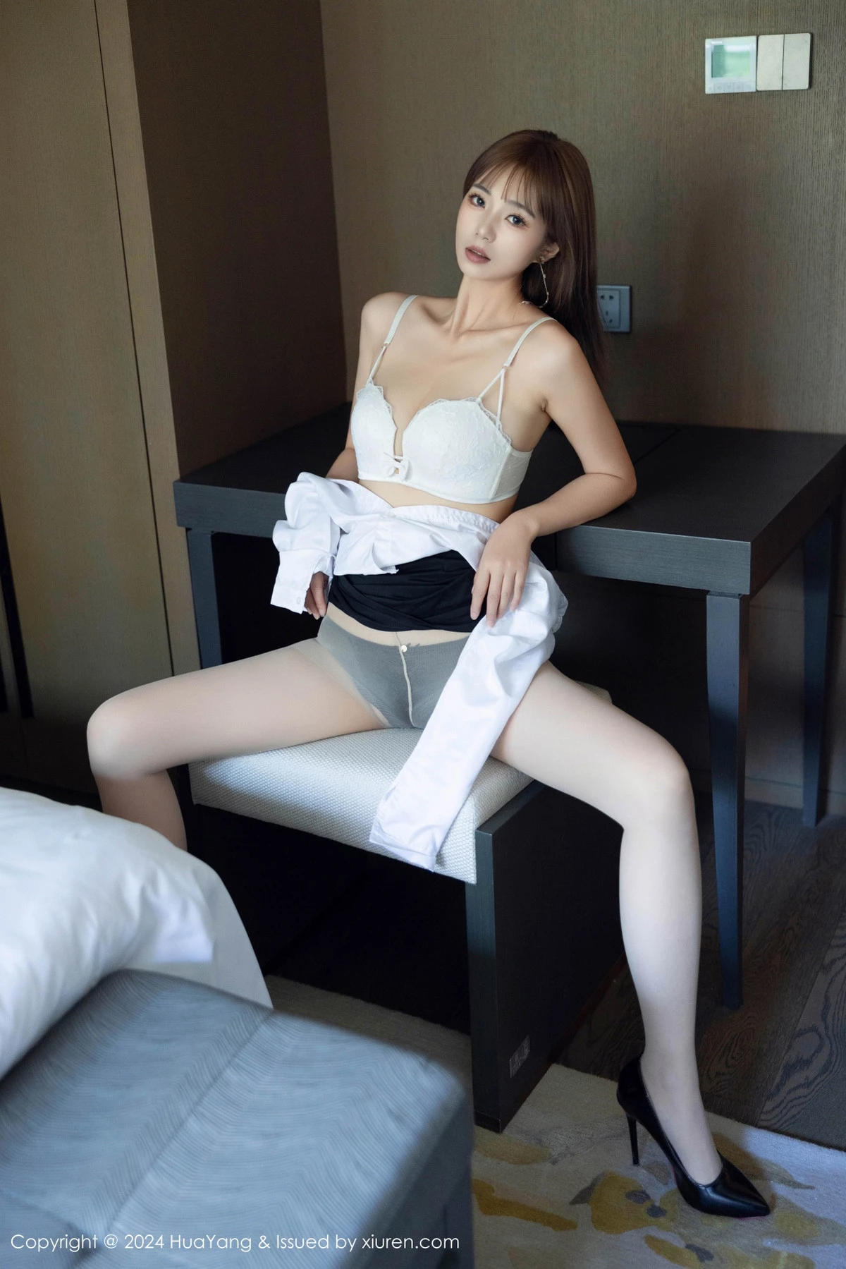 秀人集.com_[HuaYang花漾]Vol.604_模特宋-KiKi性感白T配黑色短裙露白色丝袜秀完美身材迷人写真75P