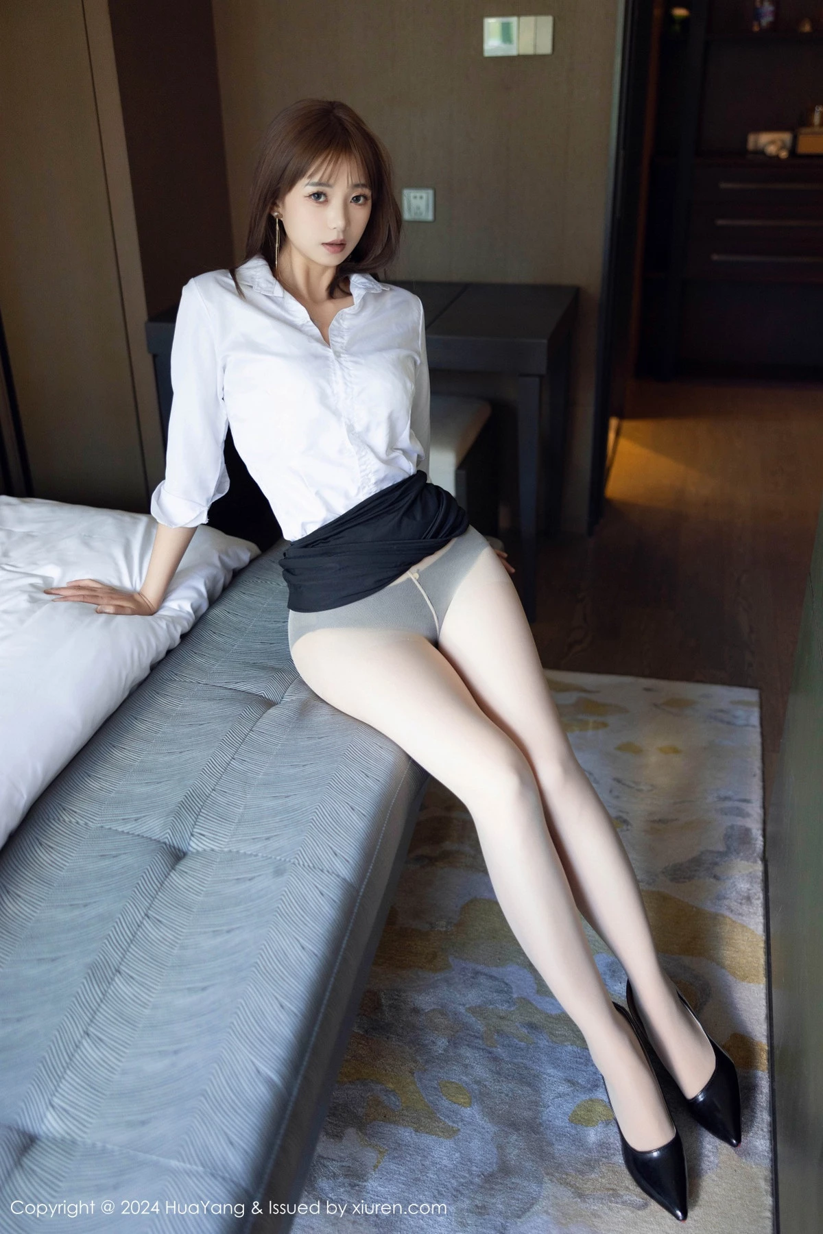 秀人集.com_[HuaYang花漾]Vol.604_模特宋-KiKi性感白T配黑色短裙露白色丝袜秀完美身材迷人写真75P