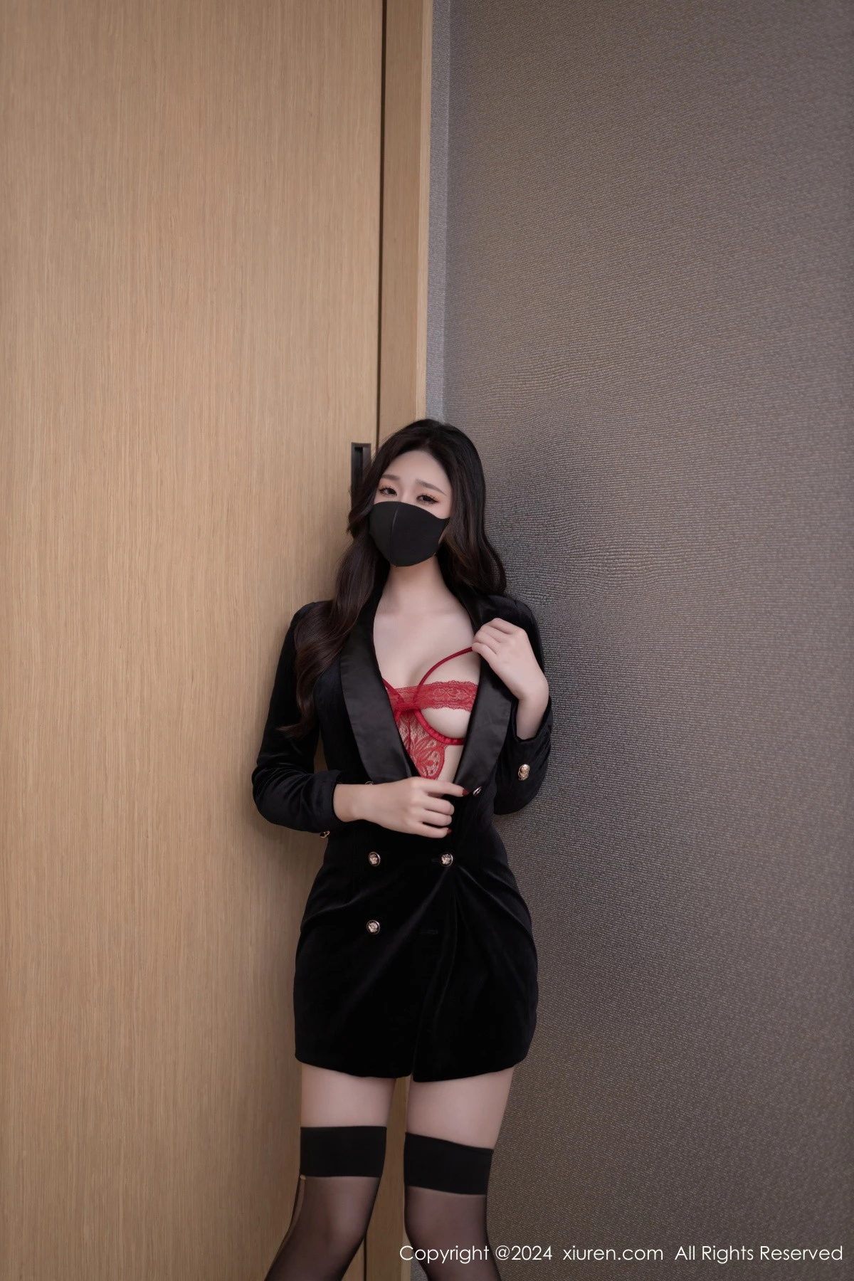 秀人集.com_[XiuRen秀人网]No.9168_模特小逗逗性感红色情趣内衣配黑丝袜秀曼妙身姿惹火诱惑写真76P