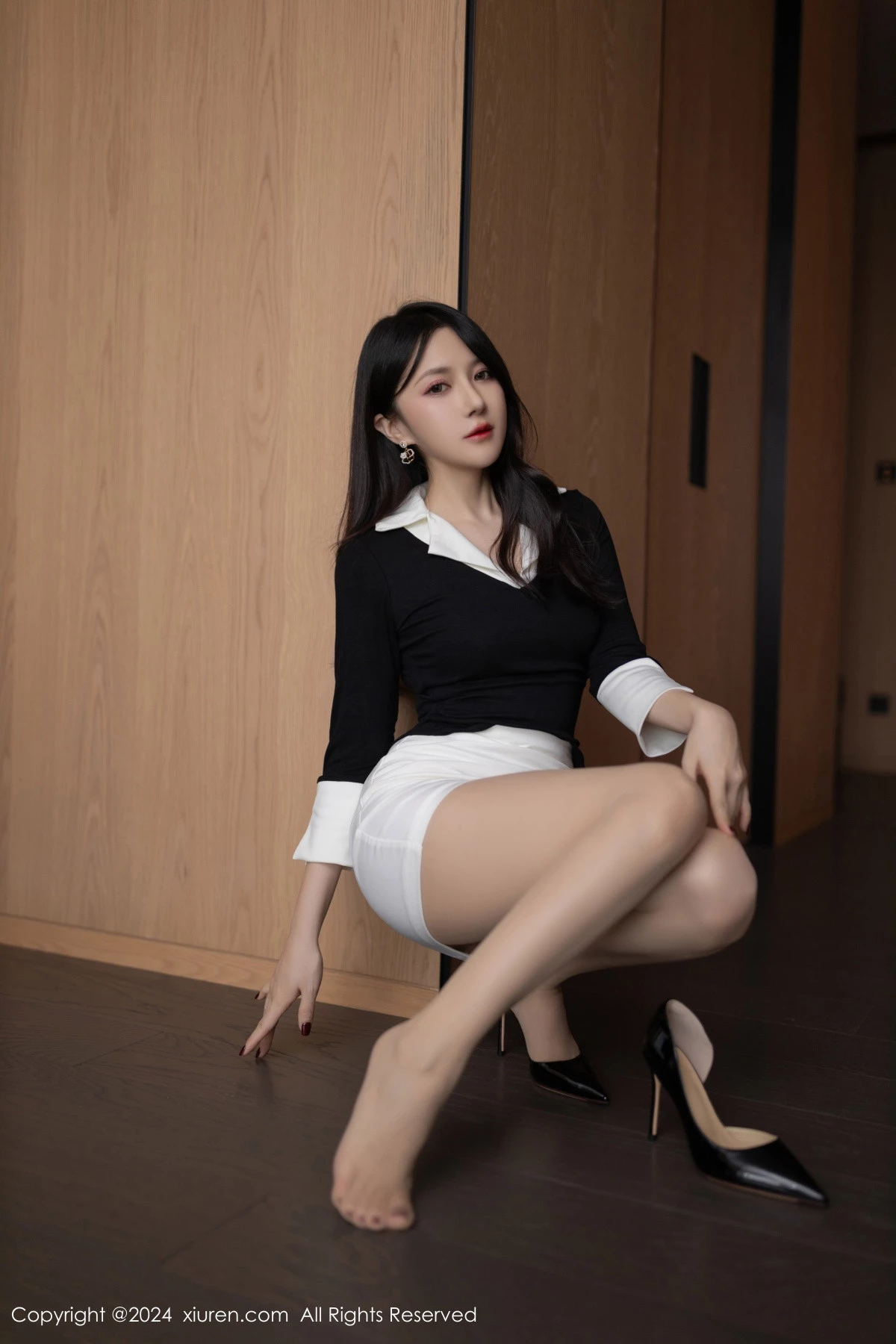 秀人集.com_[XiuRen秀人网]No.9063_模特鱼子酱Fish性感白领OL服饰露肉色内衣秀曼妙身姿诱惑写真80P