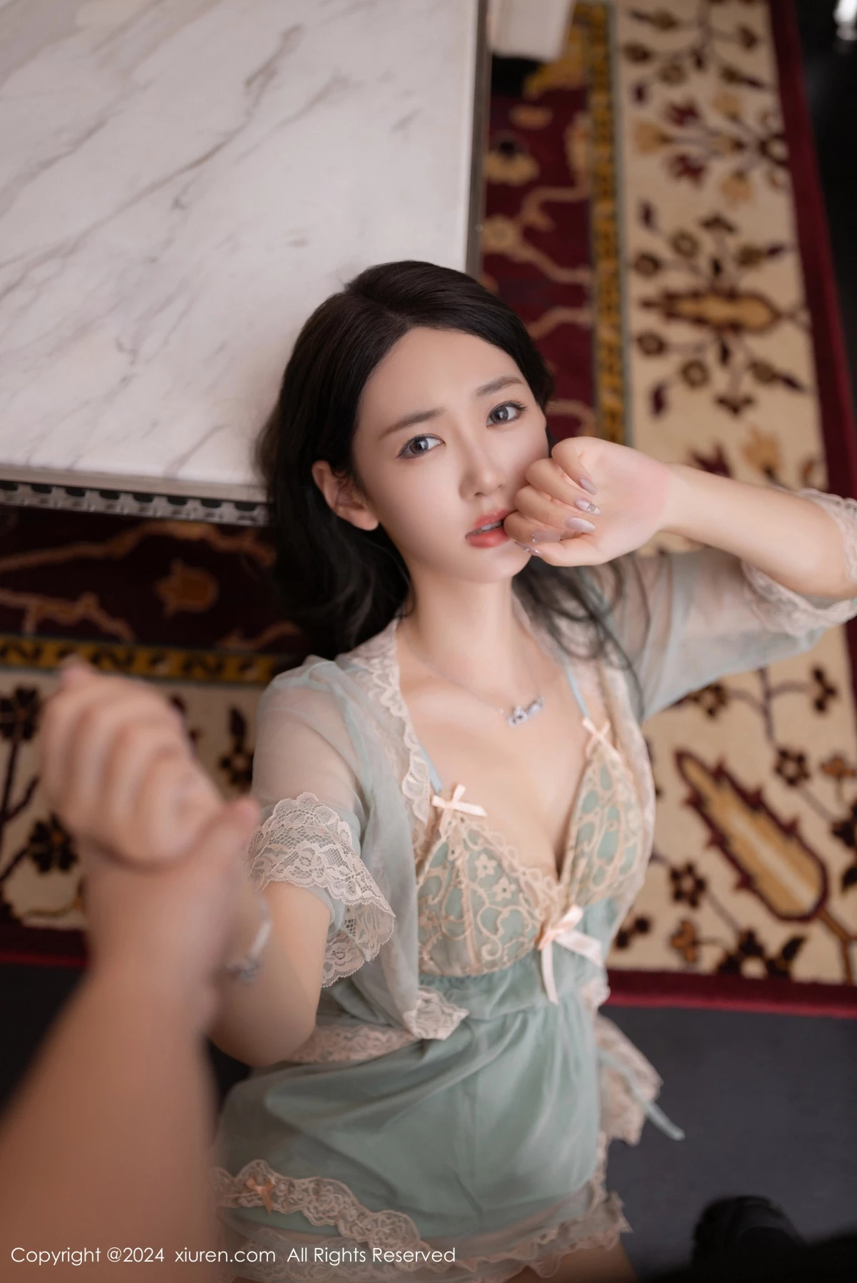 秀人集.com_[XiuRen秀人网]No.9069_模特唐安琪外卖主题性感浅色蕾丝连衣裙配超薄肉丝完美诱惑写真81P
