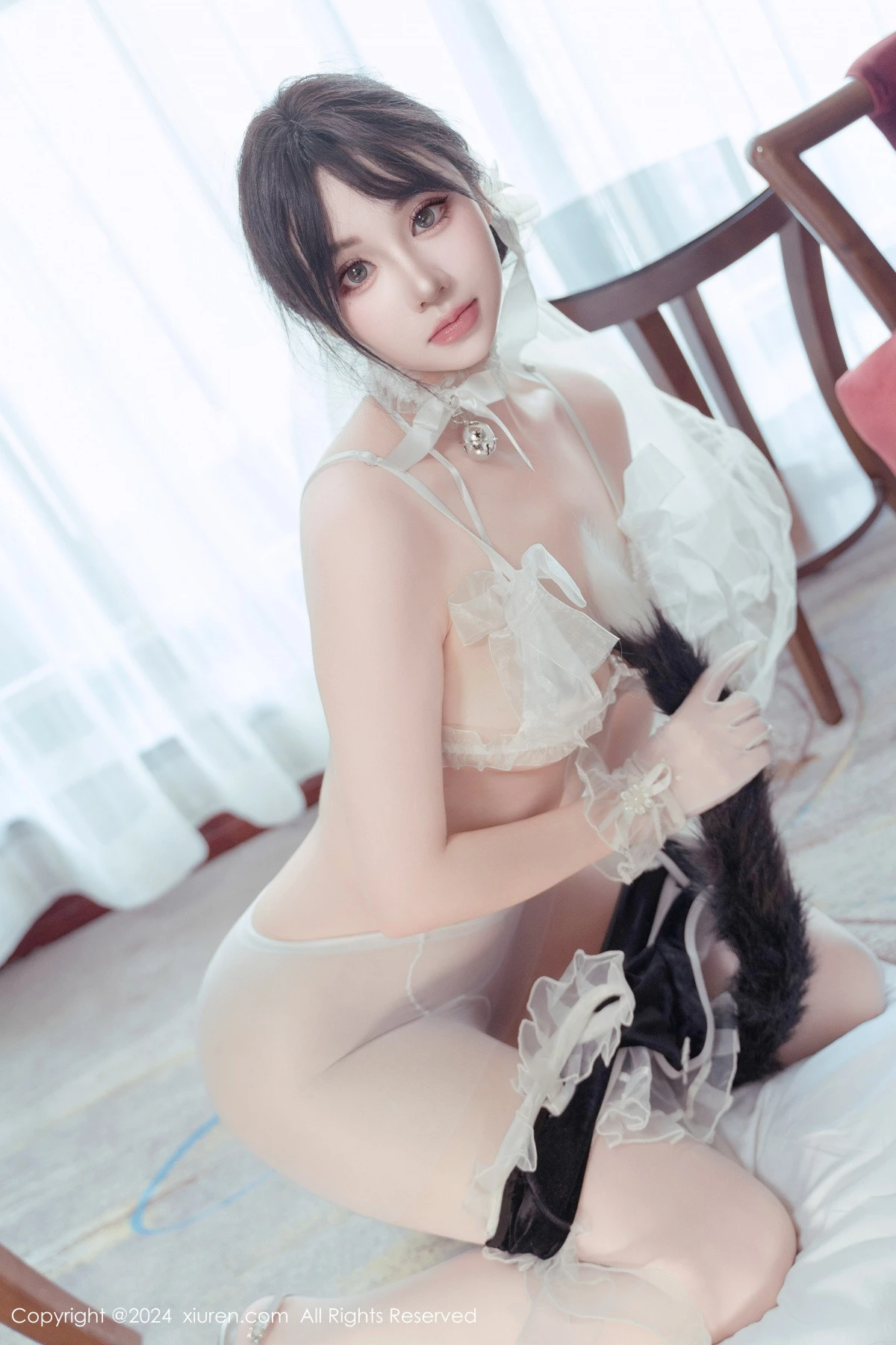 秀人集.com_[XiuRen秀人网]No.9197_模特汐汐爱吃草莓性感白色情趣服饰配超薄肉丝秀惹火身材诱惑写真80P