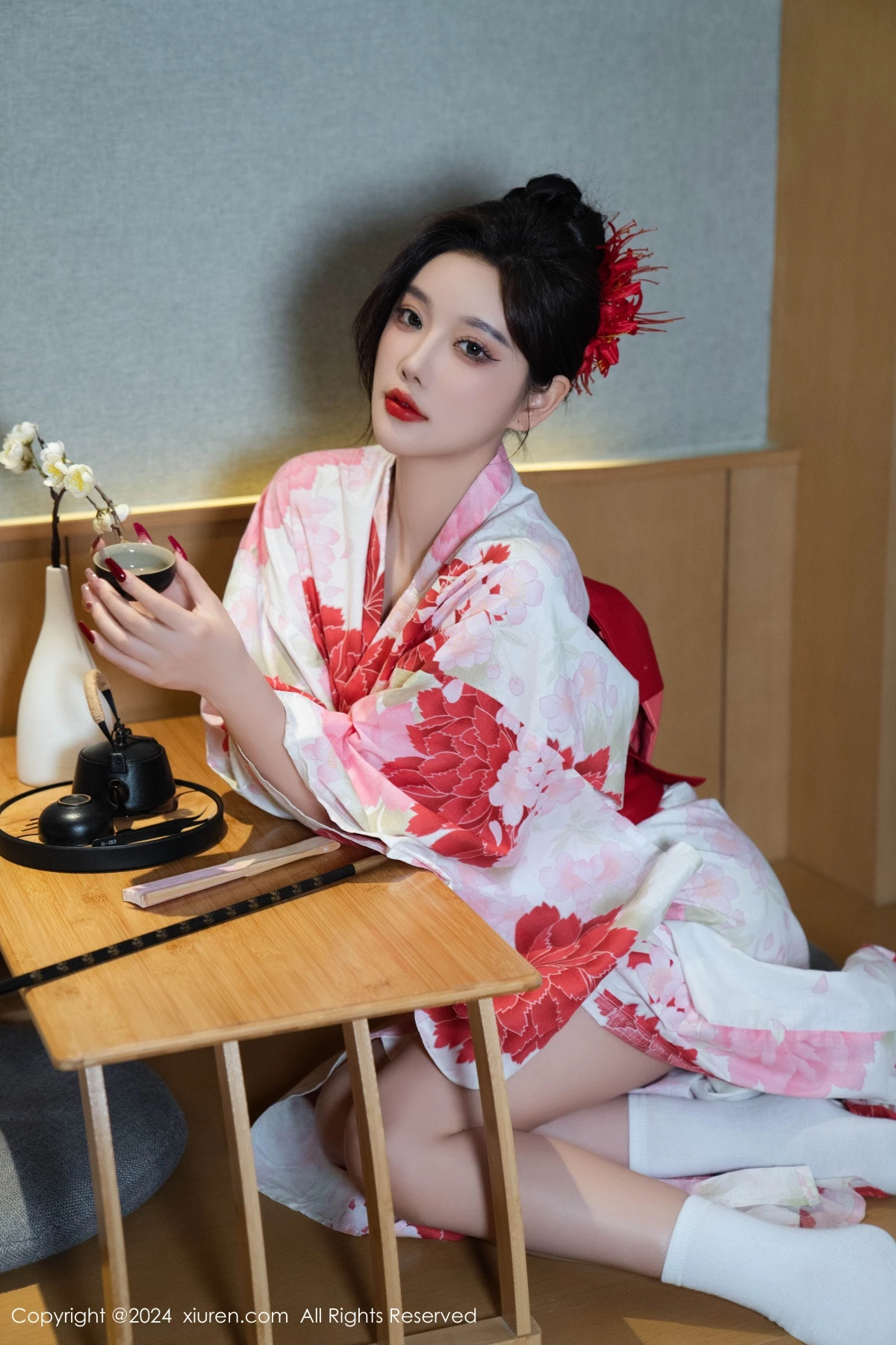 秀人集.com_[XiuRen秀人网]No.9208_女神杨晨晨性感红色花朵服饰露红色情趣内衣秀丰腴身材诱惑写真96P