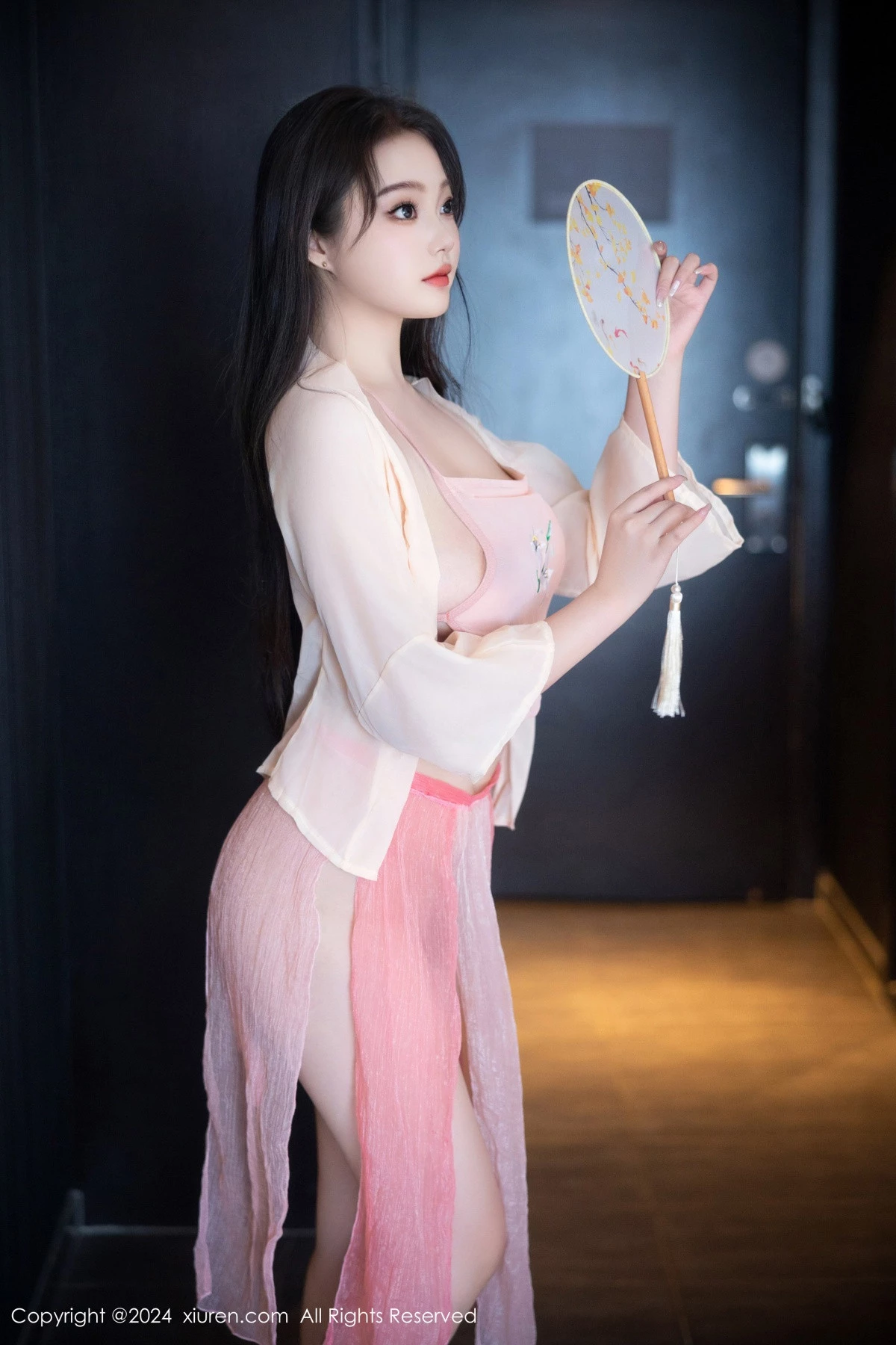 秀人集.com_[XiuRen秀人网]No.9211_模特潘多拉哦私房性感粉色古装服饰秀翘臀美腿惹火诱惑写真59P