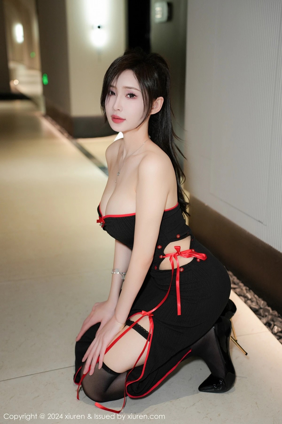秀人集.com_[XiuRen秀人网]No.9220_女神Carol周妍希X性感黑色Coplay服饰配黑丝吊袜秀美腿诱惑写真59P