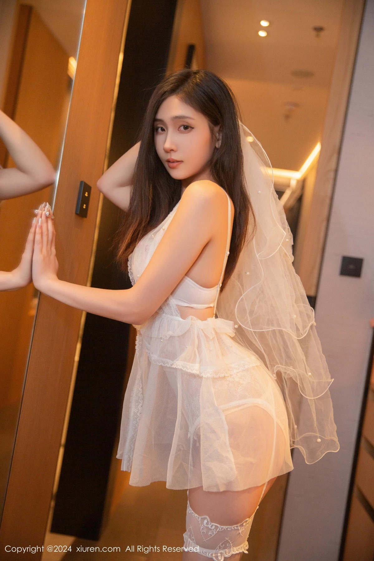 秀人集.com_[XiuRen秀人网]No.9272_模特刘婷婷私房性感白色婚纱配白丝吊袜秀完美身材撩人诱惑写真80P