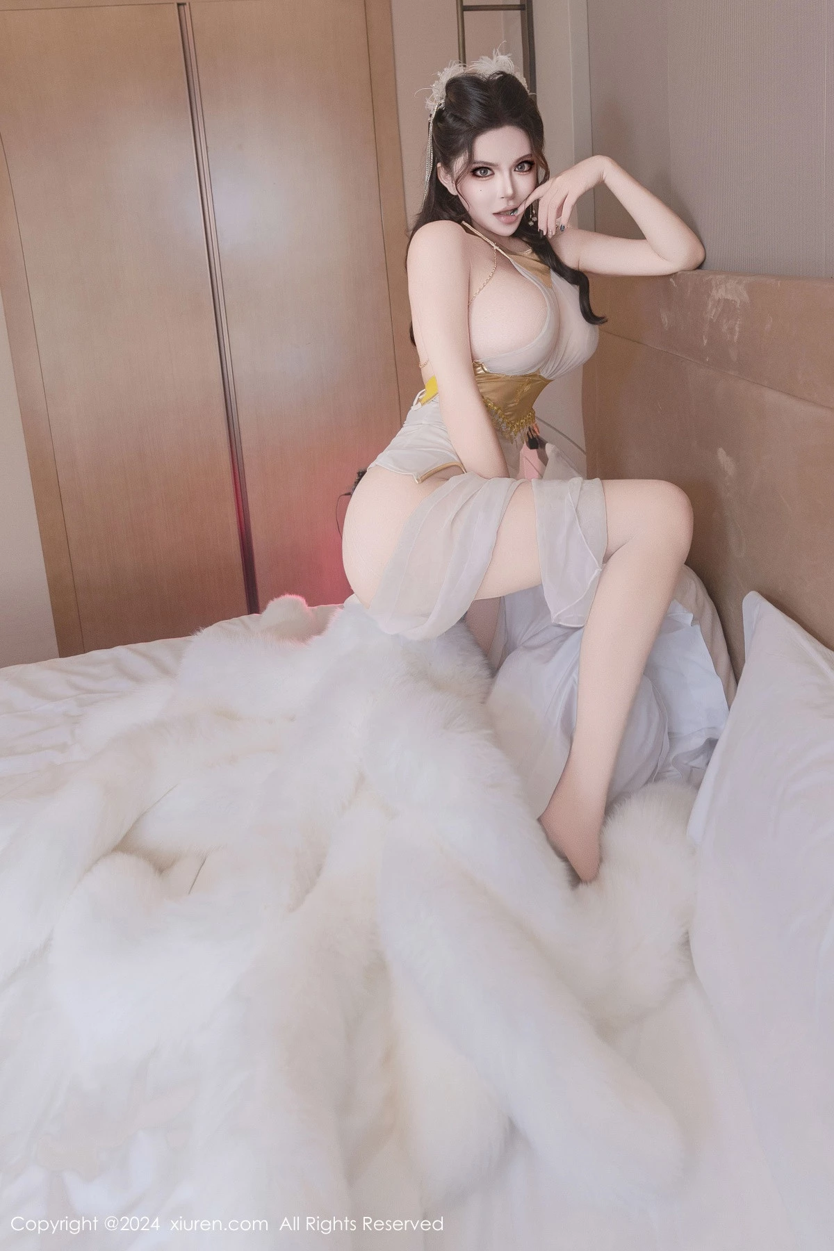 秀人集.com_[XiuRen秀人网]No.9286_模特伊丽莎有点白性感九尾狐装扮白色服饰秀丰腴身姿诱惑写真94P
