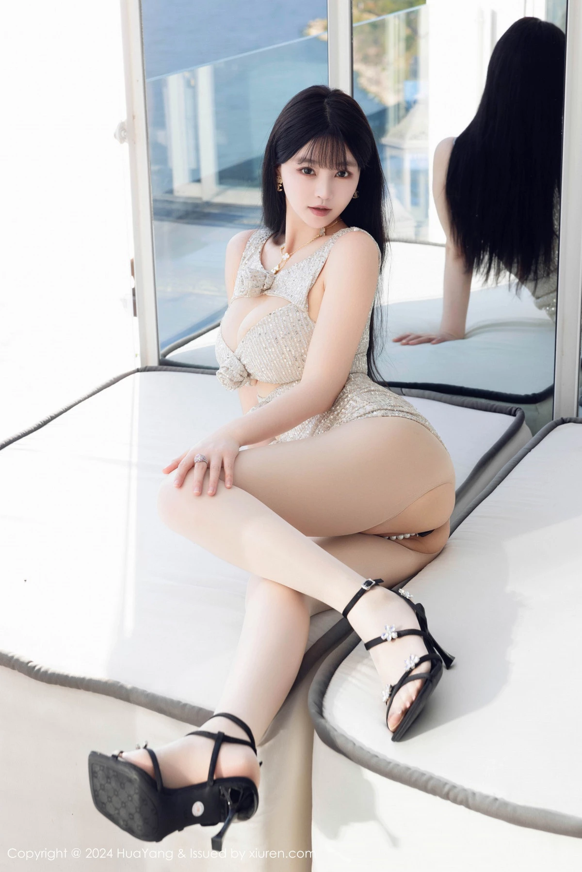 秀人集.com_[HuaYang花漾]Vol.609_女神心上可Flora性感银色连衣短裙配原色丝袜秀丰满身材诱惑写真85P