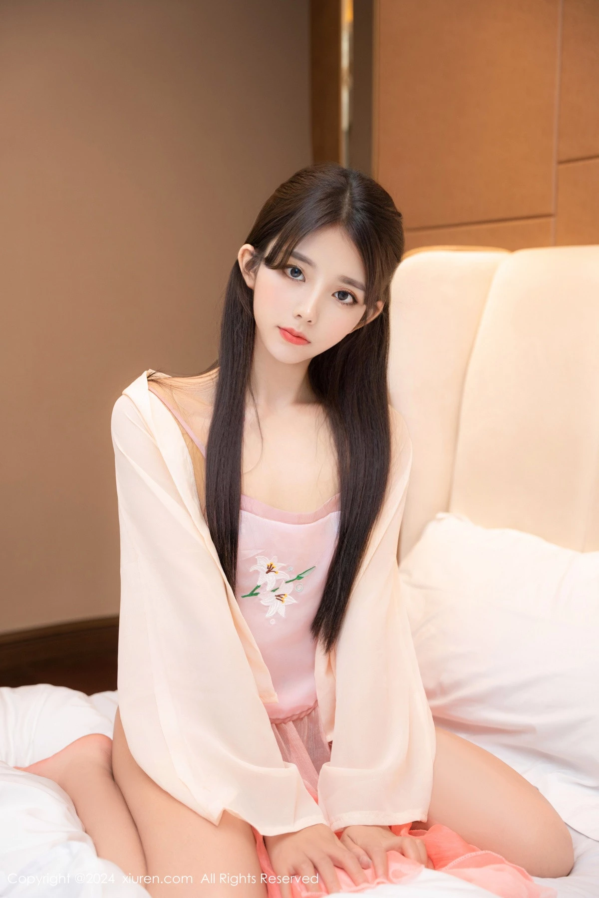 秀人集.com_[XiuRen秀人网]No.9396_模特美少女@性感粉色古风薄纱服饰秀完美身材白嫩美腿诱惑写真76P
