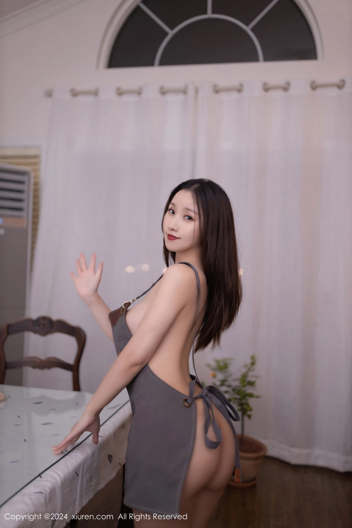 秀人集.com_[XiuRen秀人网]No.9335_模特杏子Yada咖啡师装扮性感V领T恤配肉丝袜秀曼妙身姿诱惑写真82P