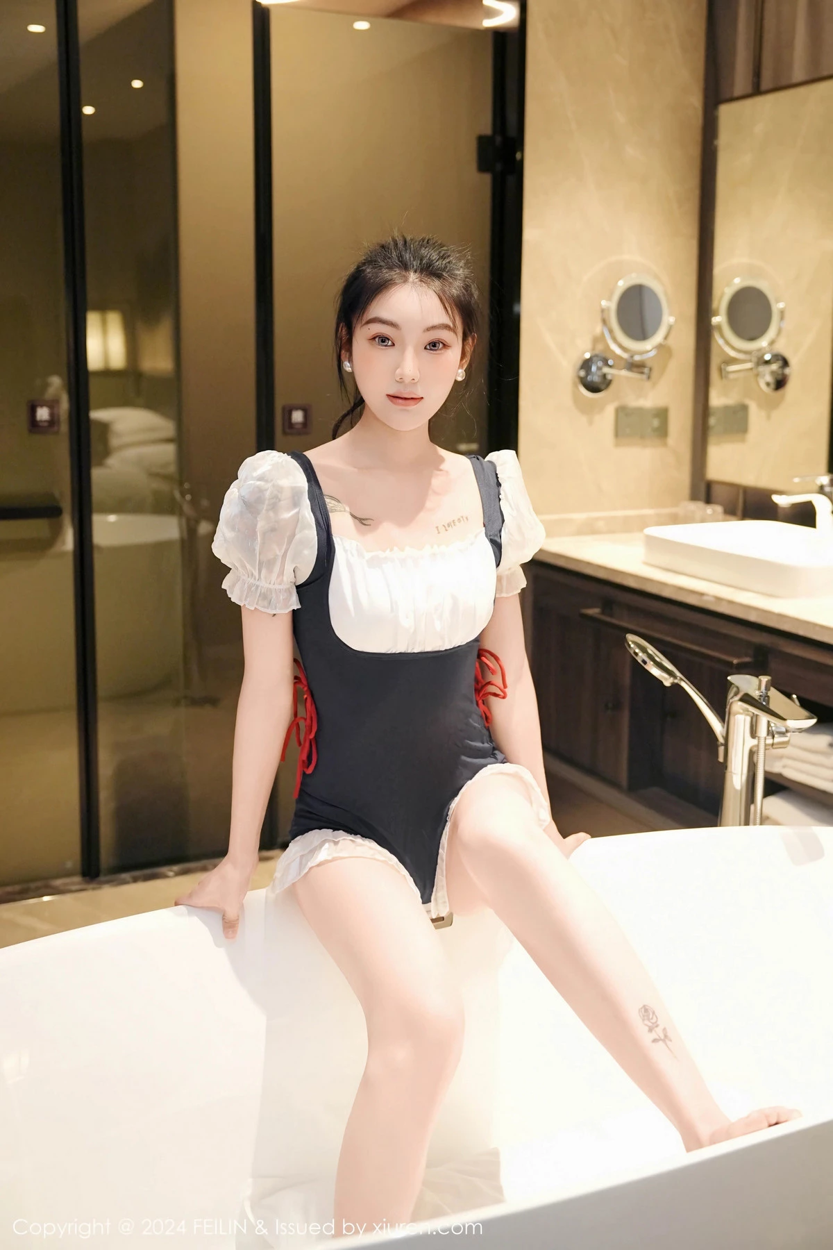 秀人集.com_[FeiLin嗲囡囡]VOL.491_模特希恬儿私房浴室性感拼色连衣短裙秀翘臀美腿撩人诱惑写真60P