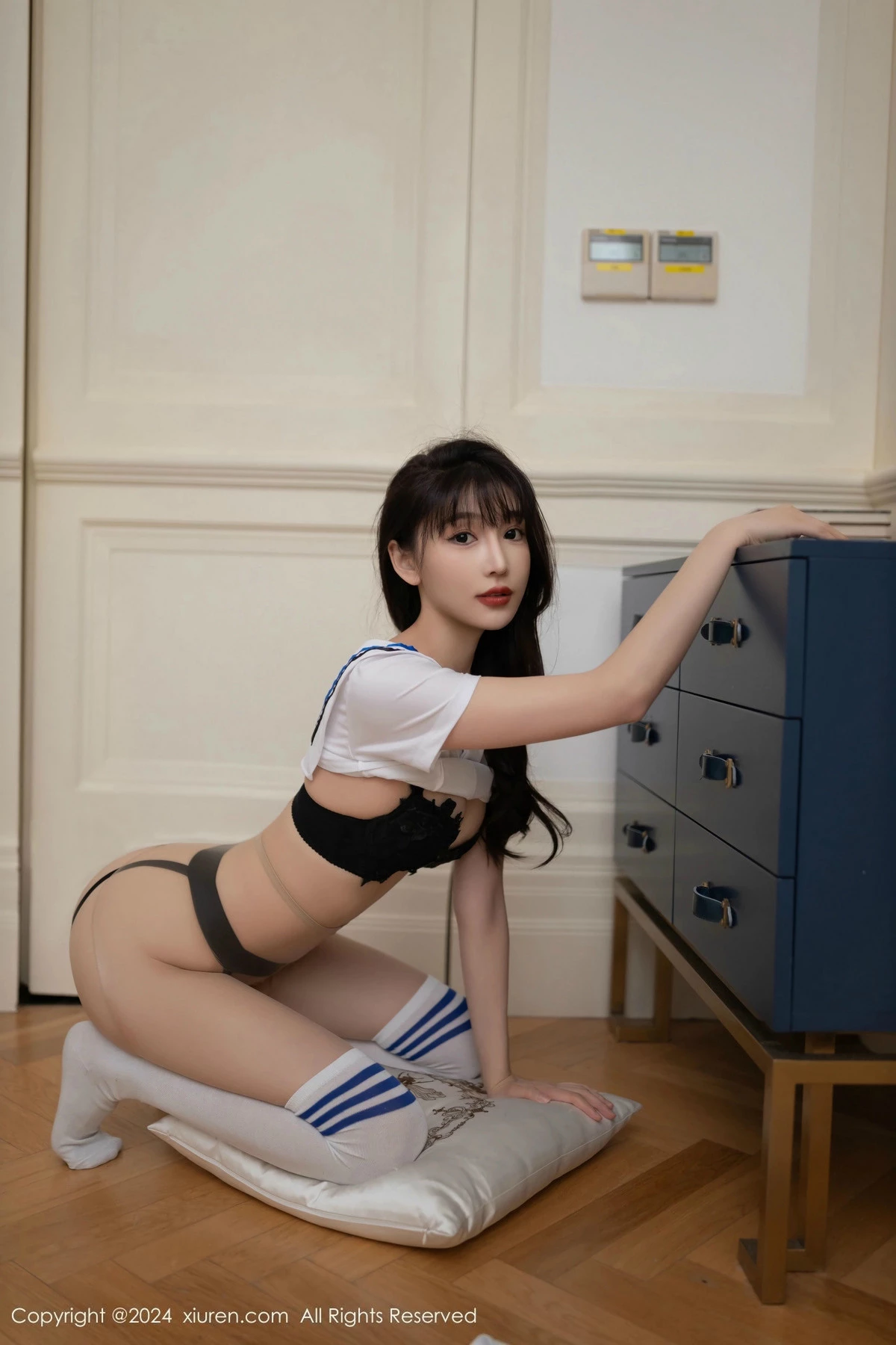 秀人集.com_[XiuRen秀人网]No.9554_模特陆萱萱学生套装露黑色蕾丝内衣配开档肉丝秀完美身材诱惑写真80P