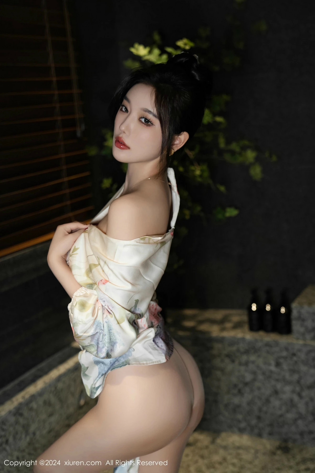 秀人集.com_[XiuRen秀人网]No.9470_女神杨晨晨Yome白色连衣裙+红色蕾丝情趣内衣秀丰腴身材诱惑写真99P
