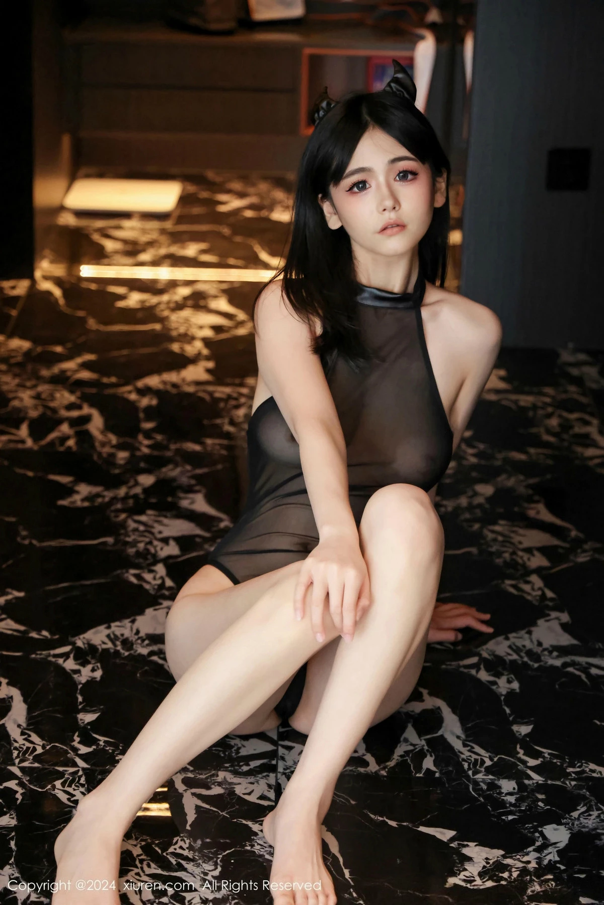 秀人集.com_[XiuRen秀人网]No.9464_新人模特奶芙乔乔蓝色牛仔裤+薄透连体黑丝秀凹凸身材诱惑写真67P