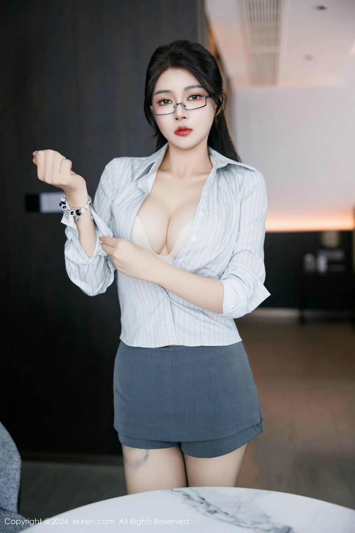 秀人集.com_[XiuRen秀人网]No.9611_模特凯竹Quinn浅色OL服饰露性感内衣配黑丝袜秀丰腴身姿诱惑写真90P