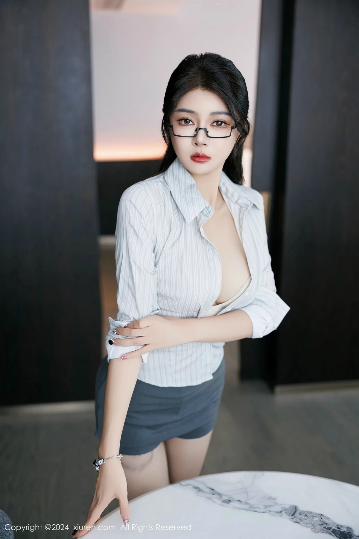 秀人集.com_[XiuRen秀人网]No.9611_模特凯竹Quinn浅色OL服饰露性感内衣配黑丝袜秀丰腴身姿诱惑写真90P