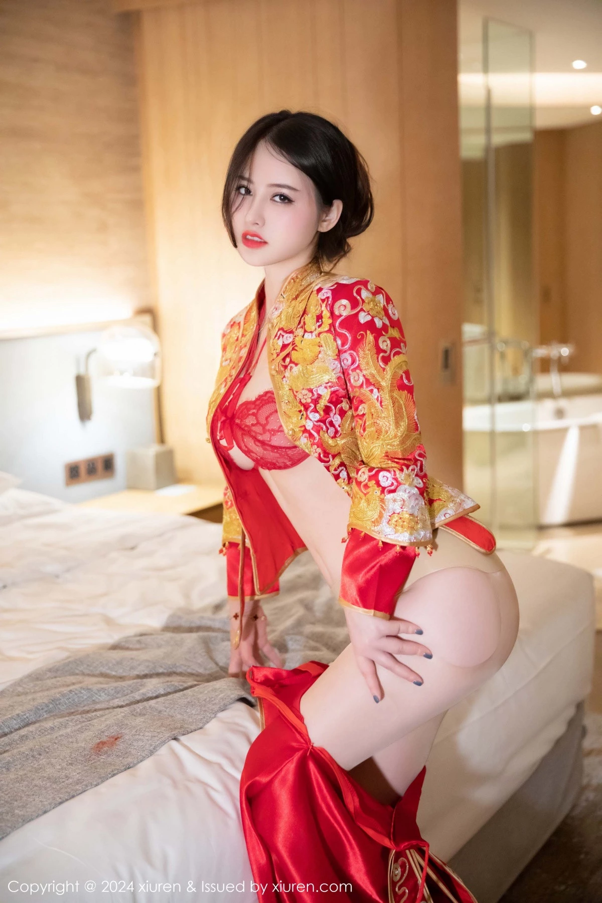 秀人集.com_[XiuRen秀人网]No.9494_模特诗诗kiki性感红色新娘服饰露红色内衣秀惹火身材诱惑写真83P