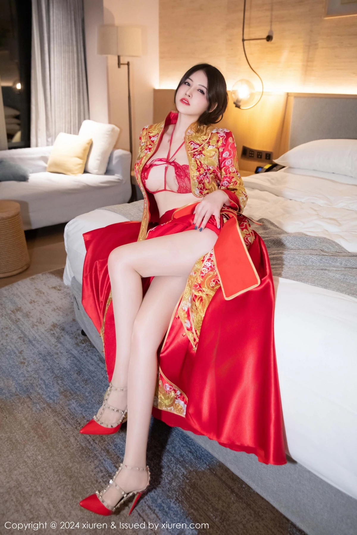 秀人集.com_[XiuRen秀人网]No.9494_模特诗诗kiki性感红色新娘服饰露红色内衣秀惹火身材诱惑写真83P