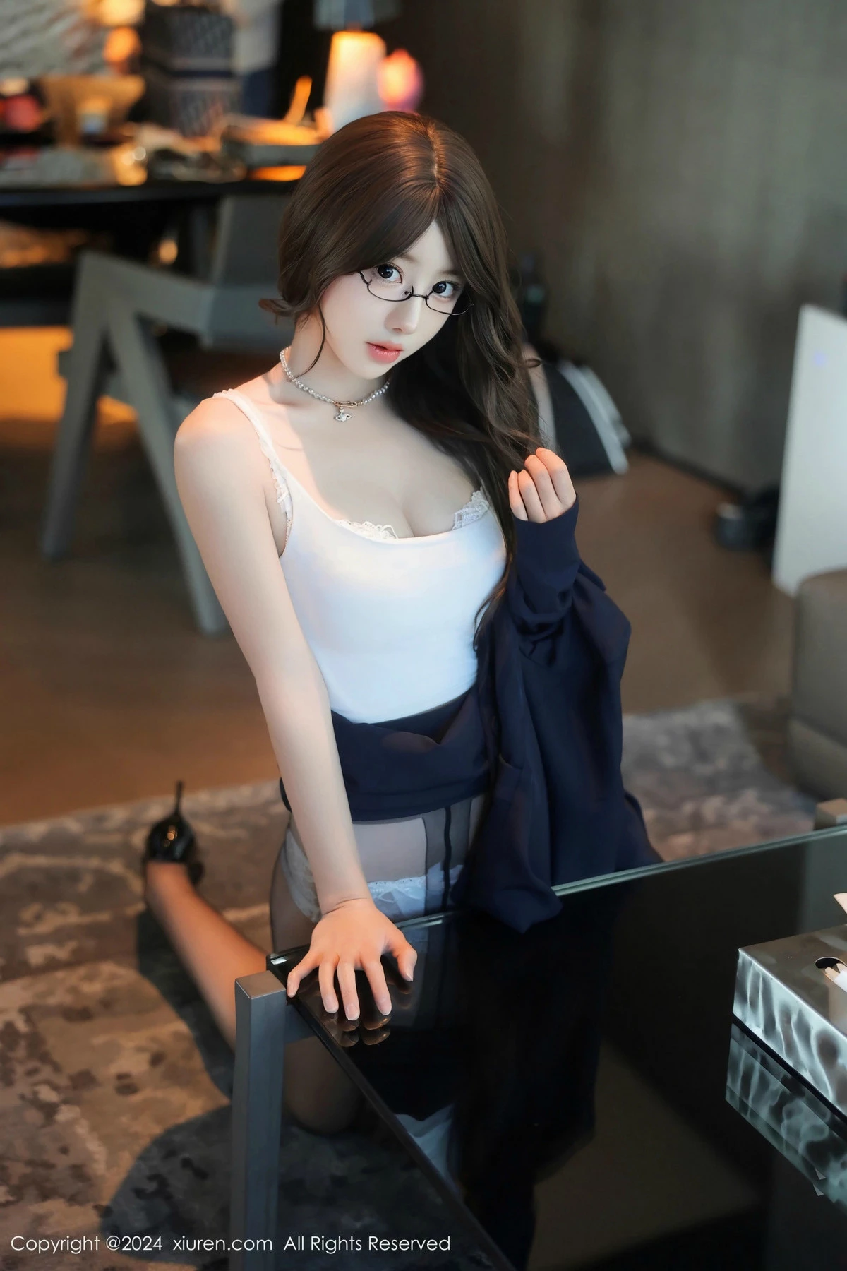 秀人集.com_[XiuRen秀人网]No.9486_模特桃妖夭性感OL服饰露白色内衣配超薄黑丝秀曼妙身姿诱惑写真72P
