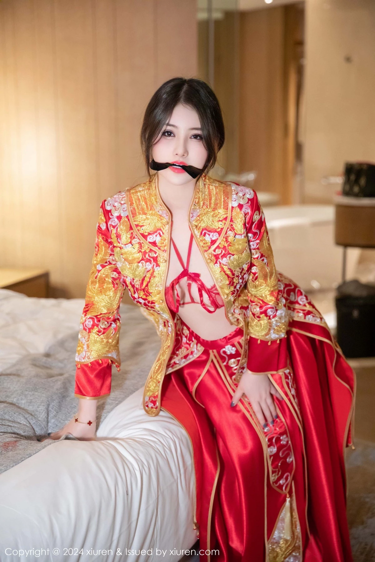秀人集.com_[XiuRen秀人网]No.9494_模特诗诗kiki性感红色新娘服饰露红色内衣秀惹火身材诱惑写真83P