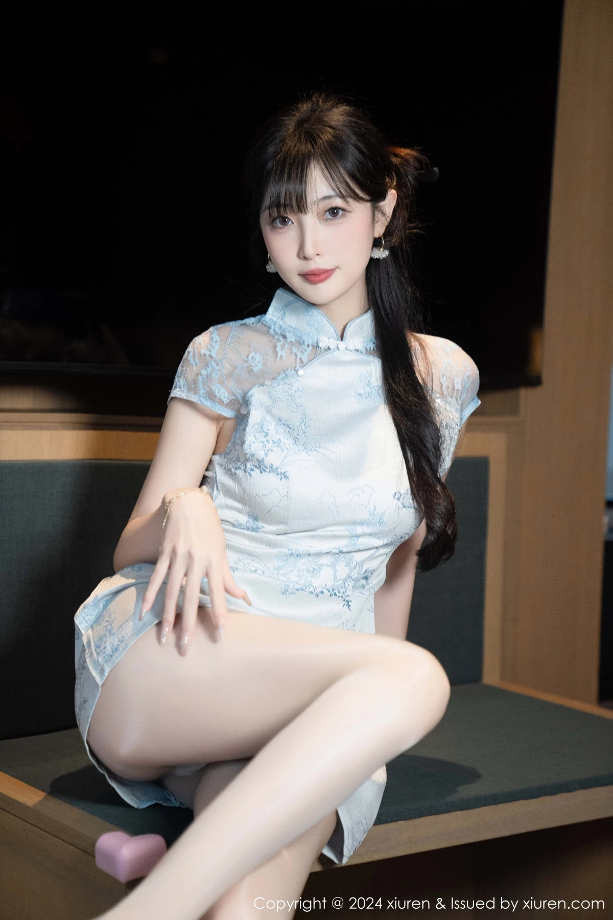 秀人集.com_[XiuRen秀人网]No.9487_模特林星阑性感浅色短旗袍露白色内衣配超薄肉丝秀美腿诱惑写真82P