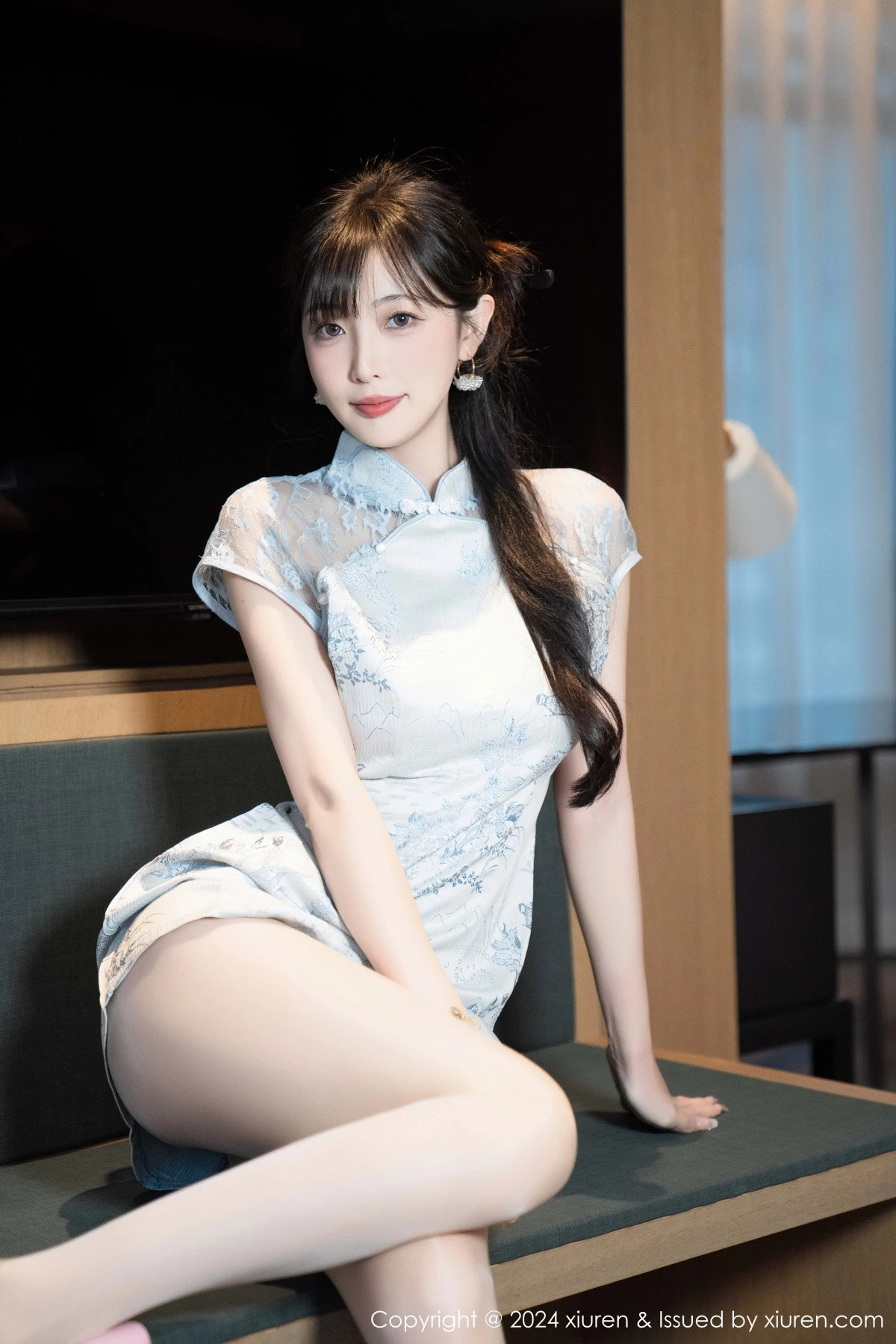 秀人集.com_[XiuRen秀人网]No.9487_模特林星阑性感浅色短旗袍露白色内衣配超薄肉丝秀美腿诱惑写真82P