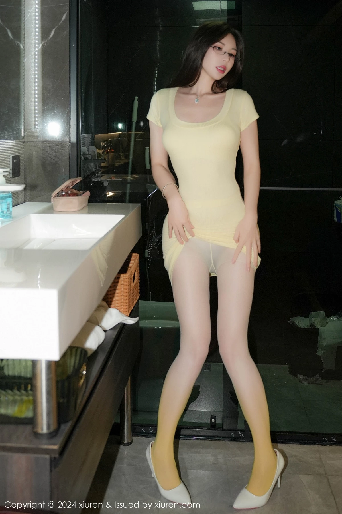秀人集.com_[XiuRen秀人网]No.9495_模特曼柔性感浅黄色轻透服饰配淡黄丝袜秀曼妙身姿迷人诱惑写真73P