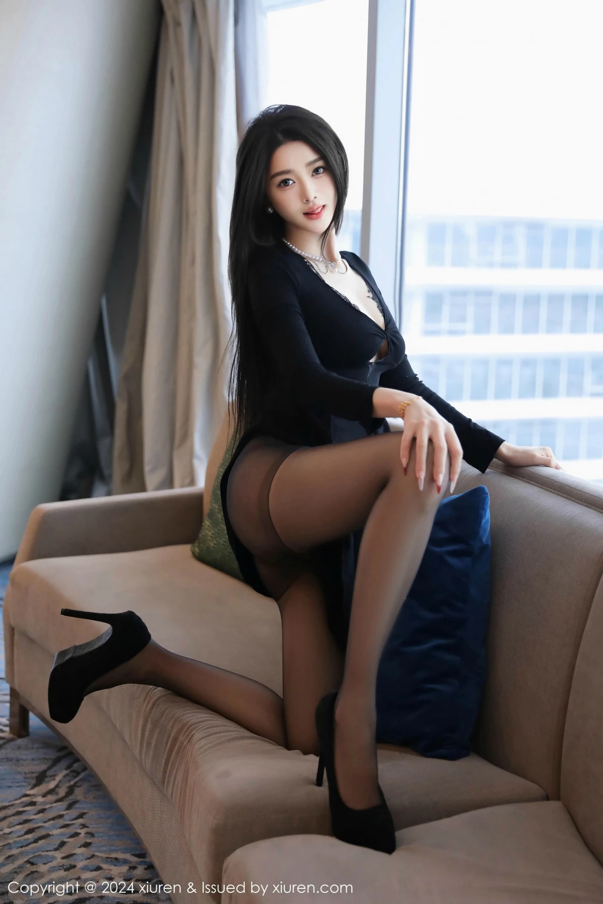 秀人集.com_[XiuRen秀人网]No.9670_模特Candy糖糖性感黑色服饰露豹纹内衣配超薄黑丝秀美腿诱惑写真78P