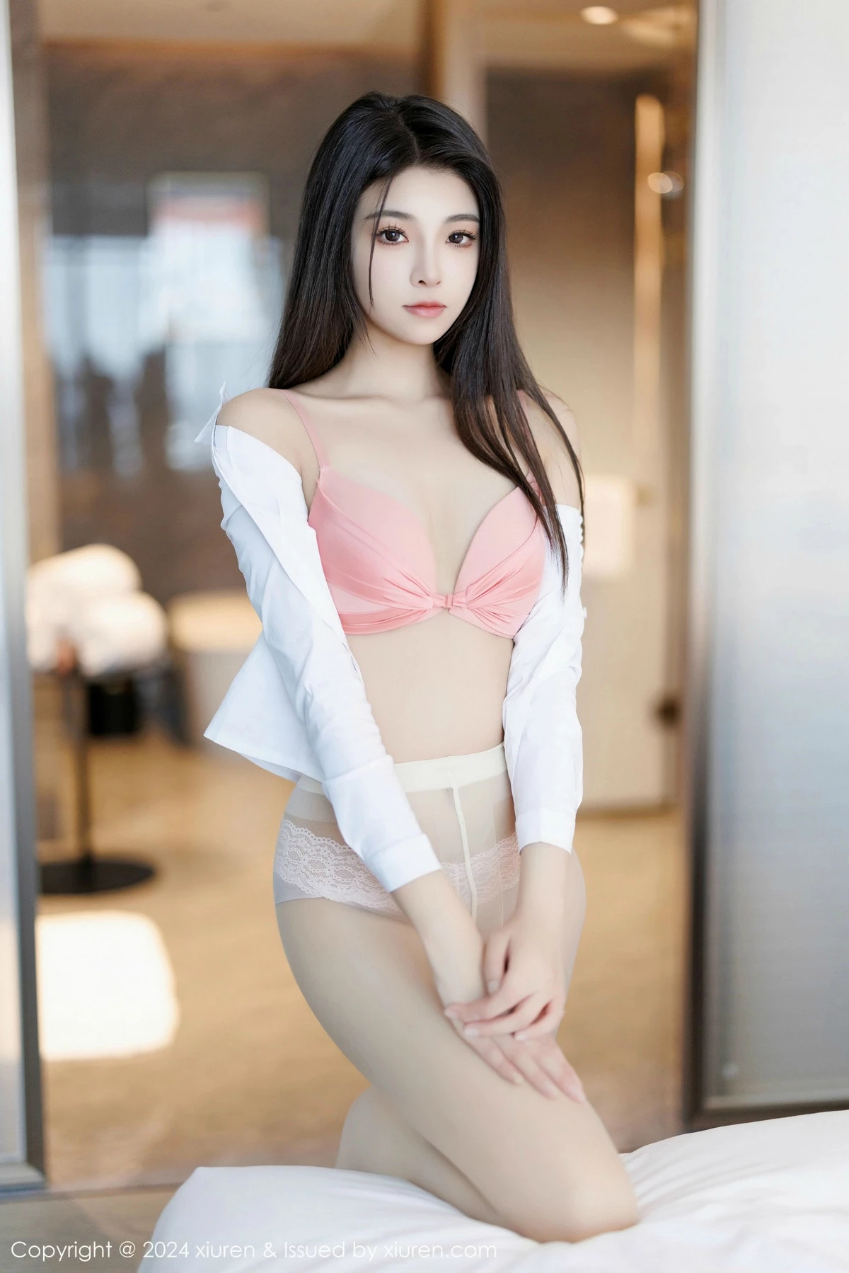 秀人集.com_[XiuRen秀人网]No.9682_模特初梦瑶性感白T露粉红色内衣配超薄肉丝秀完美身材诱惑写真91P
