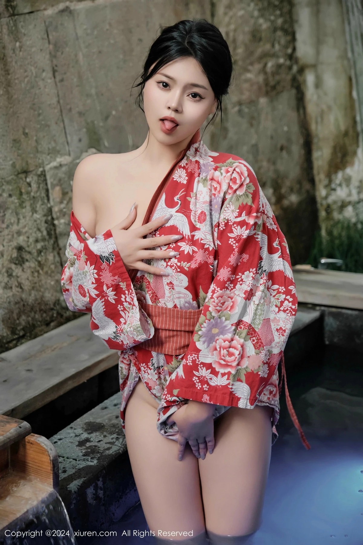 秀人集.com_[XiuRen秀人网]No.9687_模特麦田温泉场景性感花色连衣裙半脱秀曼妙身姿惹火诱惑写真77P