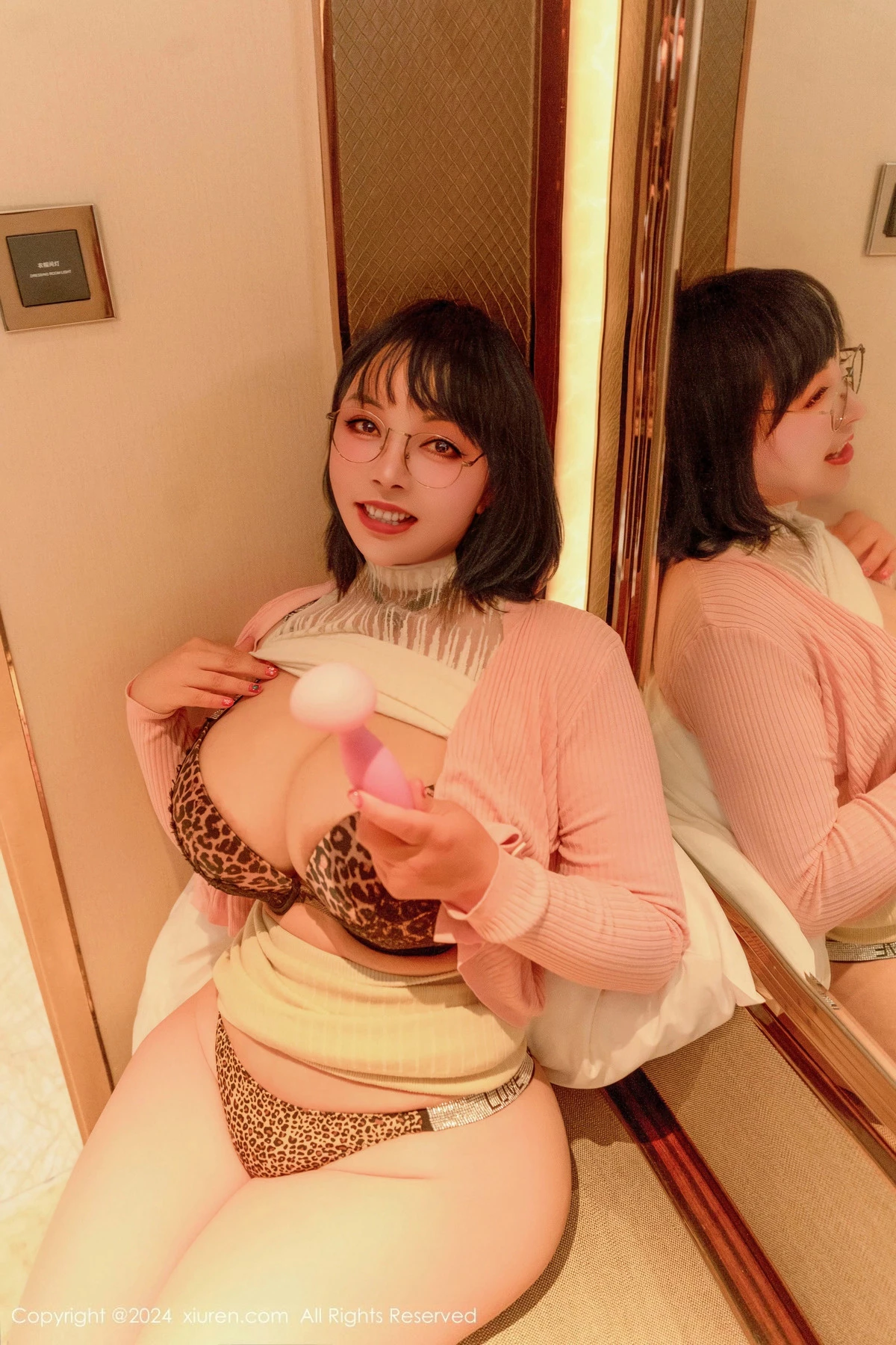 秀人集.com_[XiuRen秀人网]No.9685_新人模特油田溪溪性感粉色外衣露豹纹内衣秀丰满身姿诱惑写真97P