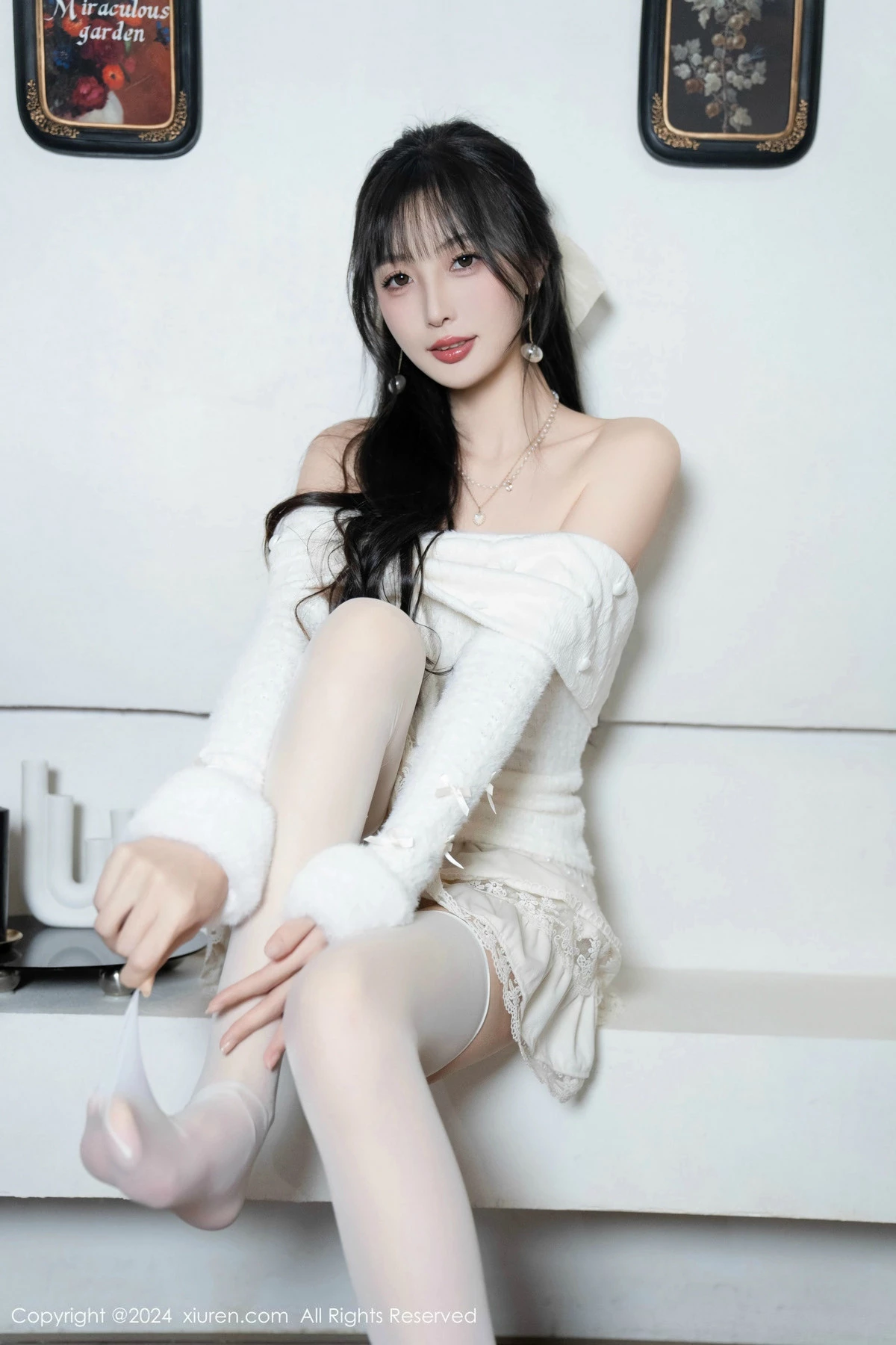 秀人集.com_[XiuRen秀人网]No.9658_模特林星阑白色连衣短裙露红色情趣内衣配白丝袜秀美腿诱惑写真93P